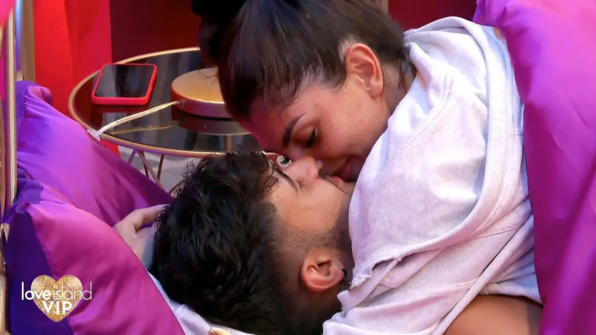 Leandro und Yeliz in der Private Suite von „Love Island VIP”