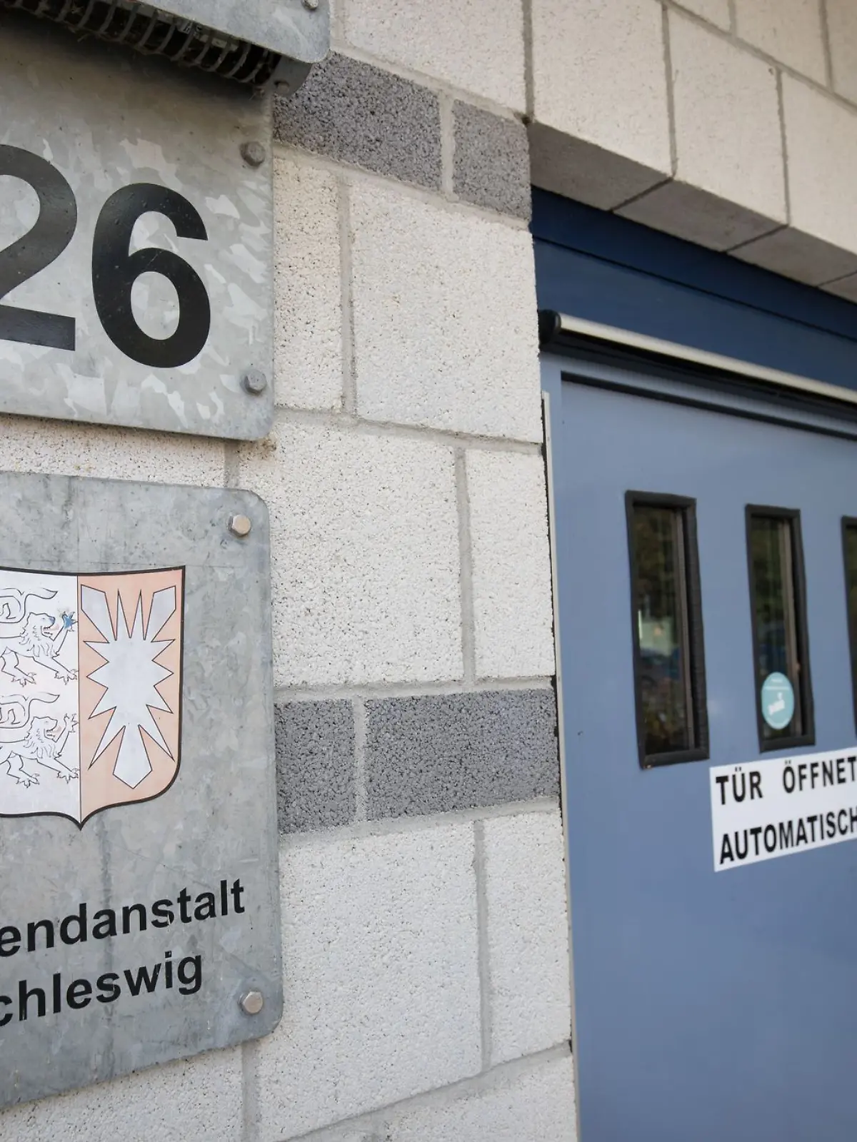 Bild zu: "Strafgefangener (23) haut während Krankenhausbesuch ab!  "