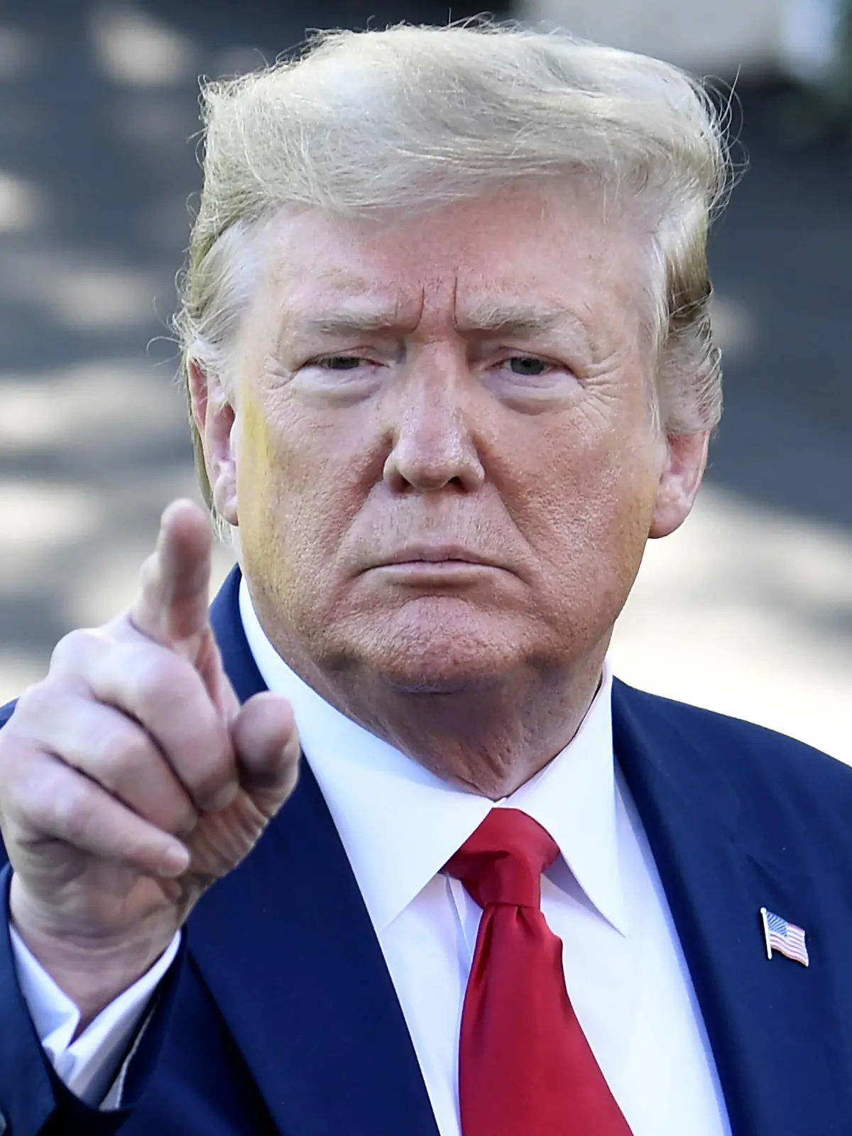  President Donald Trump calls on a reporter as he answers questions prior to departing the White House, Thursday, October 10, 2019, in Washington, DC. Trump is attending an evening campaign rally in Minneapolis, Minnesota. PUBLICATIONxINxGERxSUIxAUTxHUNxONLY WAP20191010506 MIKExTHEILER