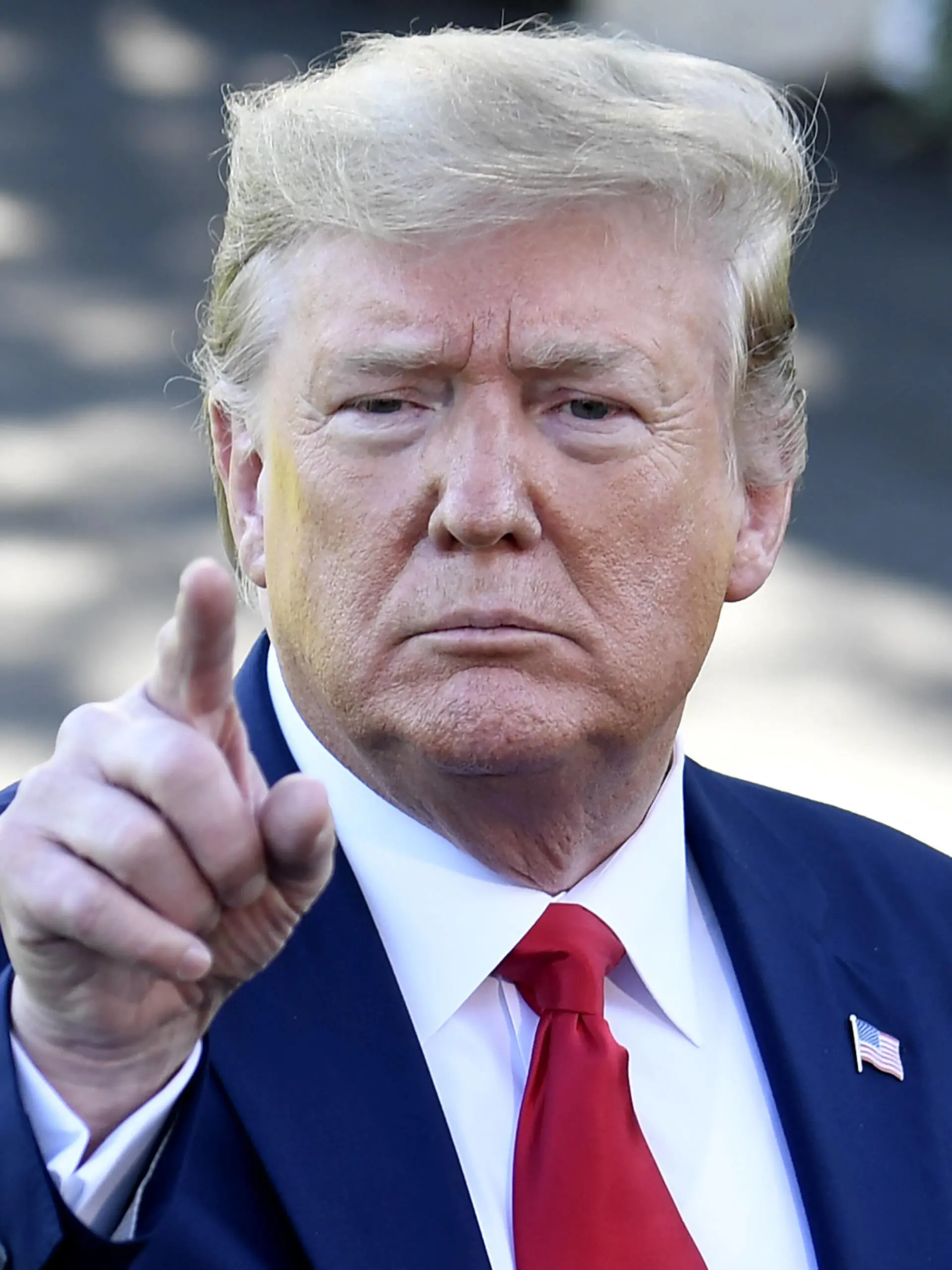  President Donald Trump calls on a reporter as he answers questions prior to departing the White House, Thursday, October 10, 2019, in Washington, DC. Trump is attending an evening campaign rally in Minneapolis, Minnesota. PUBLICATIONxINxGERxSUIxAUTxHUNxONLY WAP20191010506 MIKExTHEILER