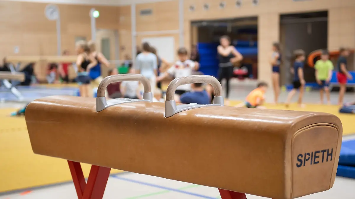 Sportkurse und viele andere Freizeitangebote können über die Familienkarte ermäßigt genutzt werden. (Archivbild)