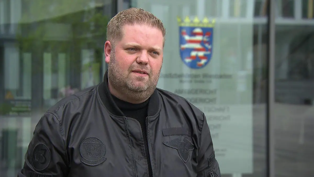 Schiedsrichter Pierre Hackler pfiff Spieler zu laut an