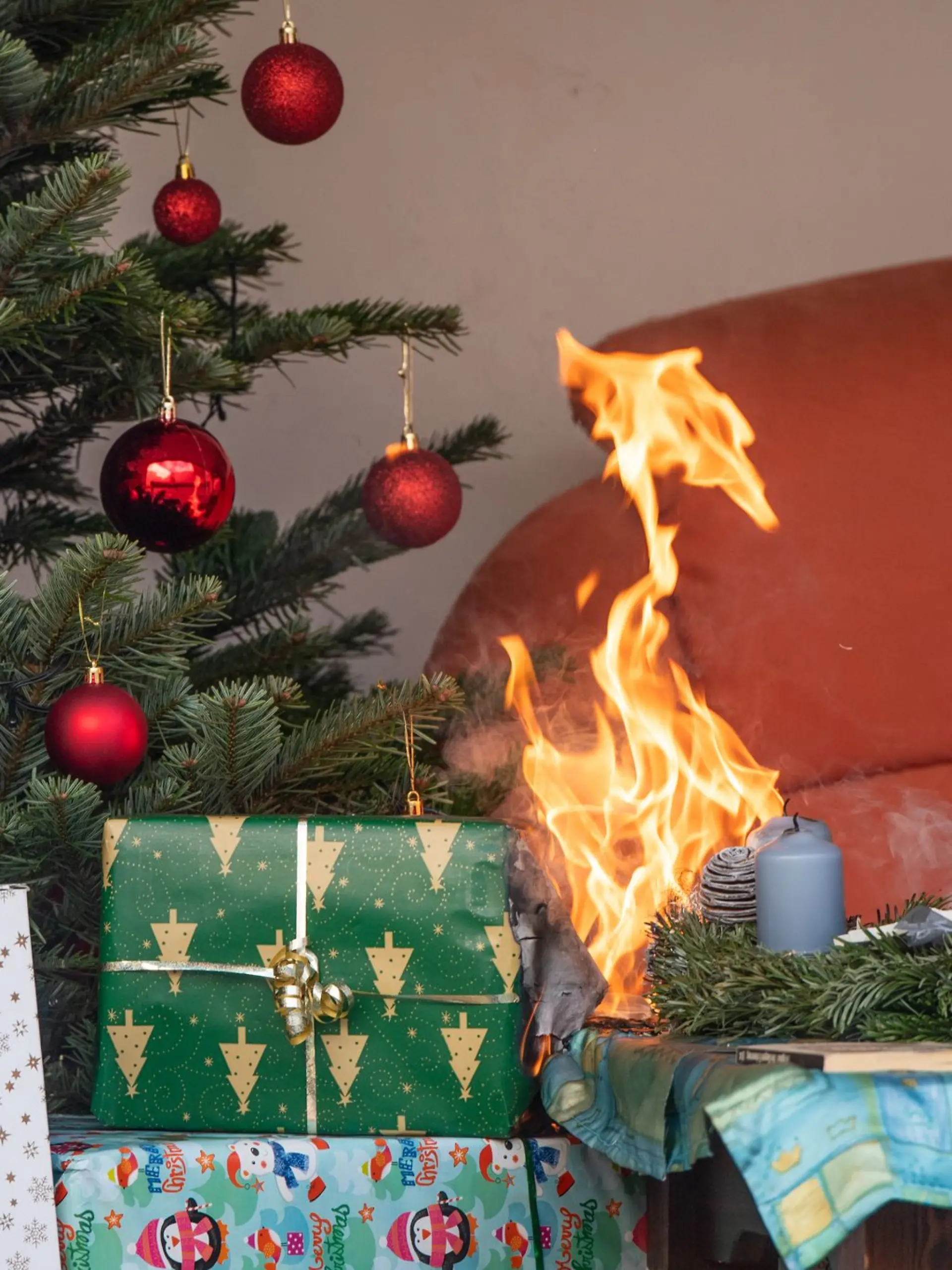 Bild zu: "Feuerschutz in der Weihnachtszeit – wer haftet eigentlich wofür?"
