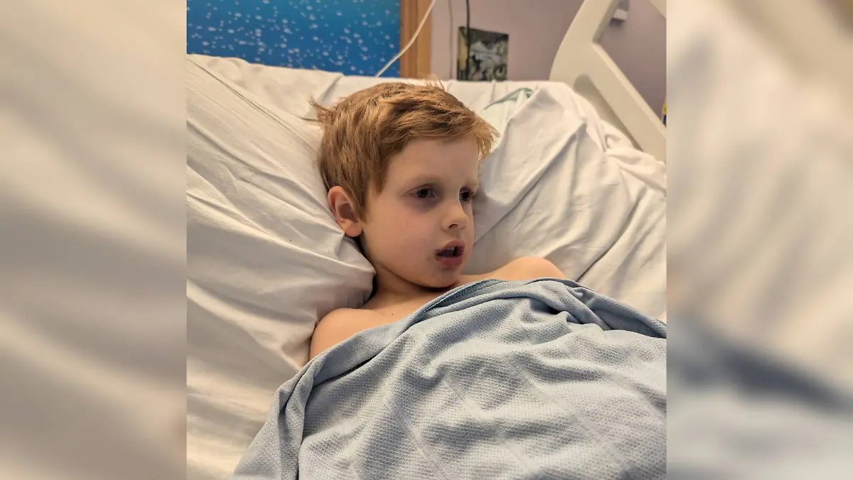 Jasper (5) hat die seltene Krankheit Hämophagozytische Lymphohistiozytose (HLH).