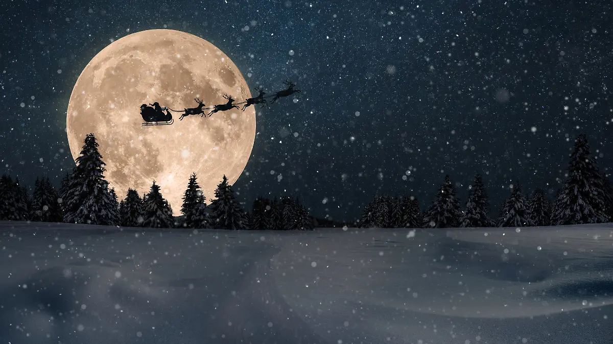 Der Weihnachtsmann und seine Rentiere fliegen am Sternenhimmel. Es ist Vollmond.