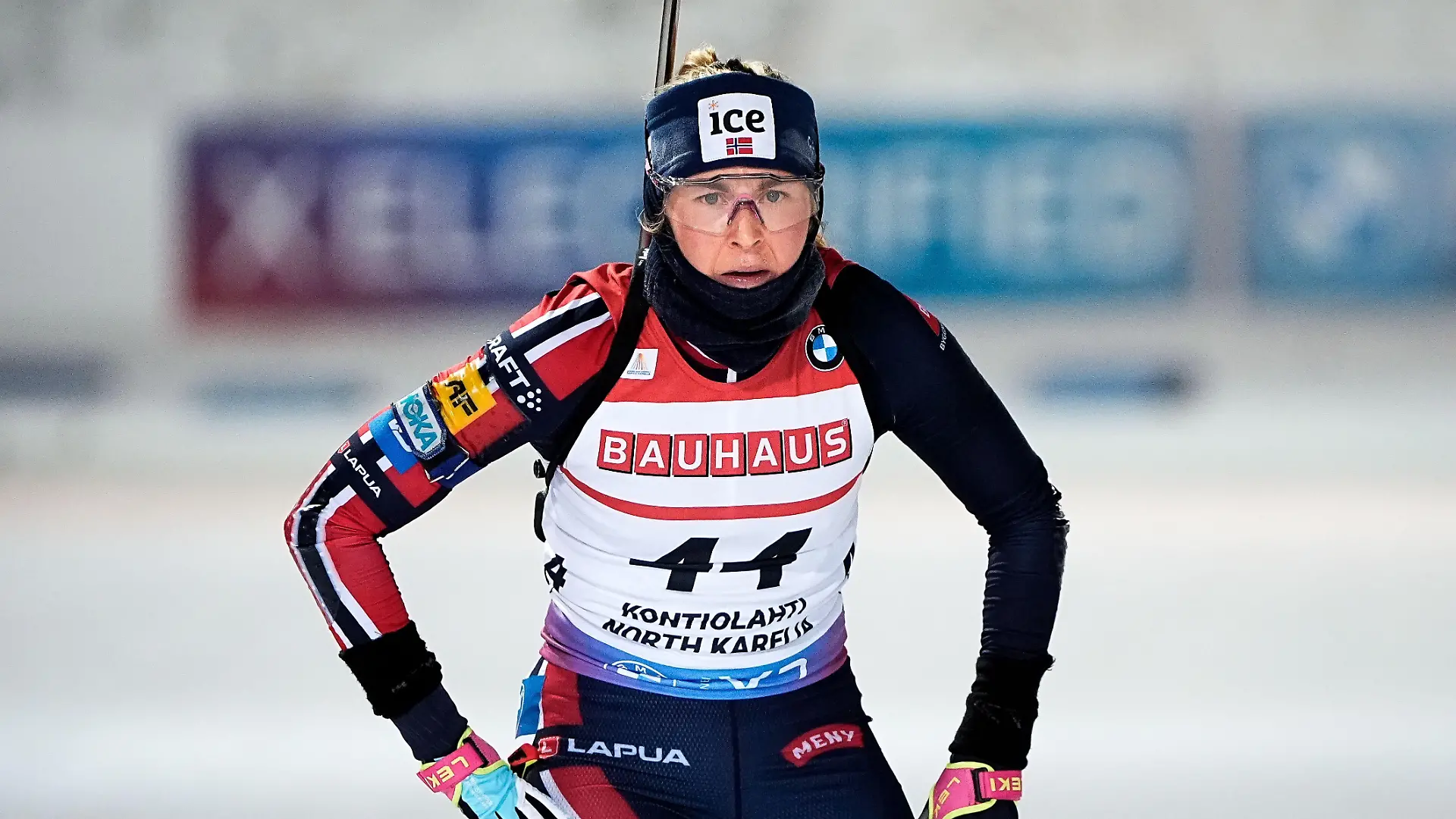 Ingrid Landmark Tandrevold kämpft während eines Rennens mit Herzproblemen.