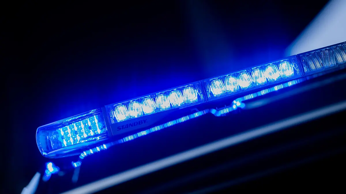 Ein betrunkener Autofahrer richtete bei einem Unfall hohen Schaden an. (Symbolbild)