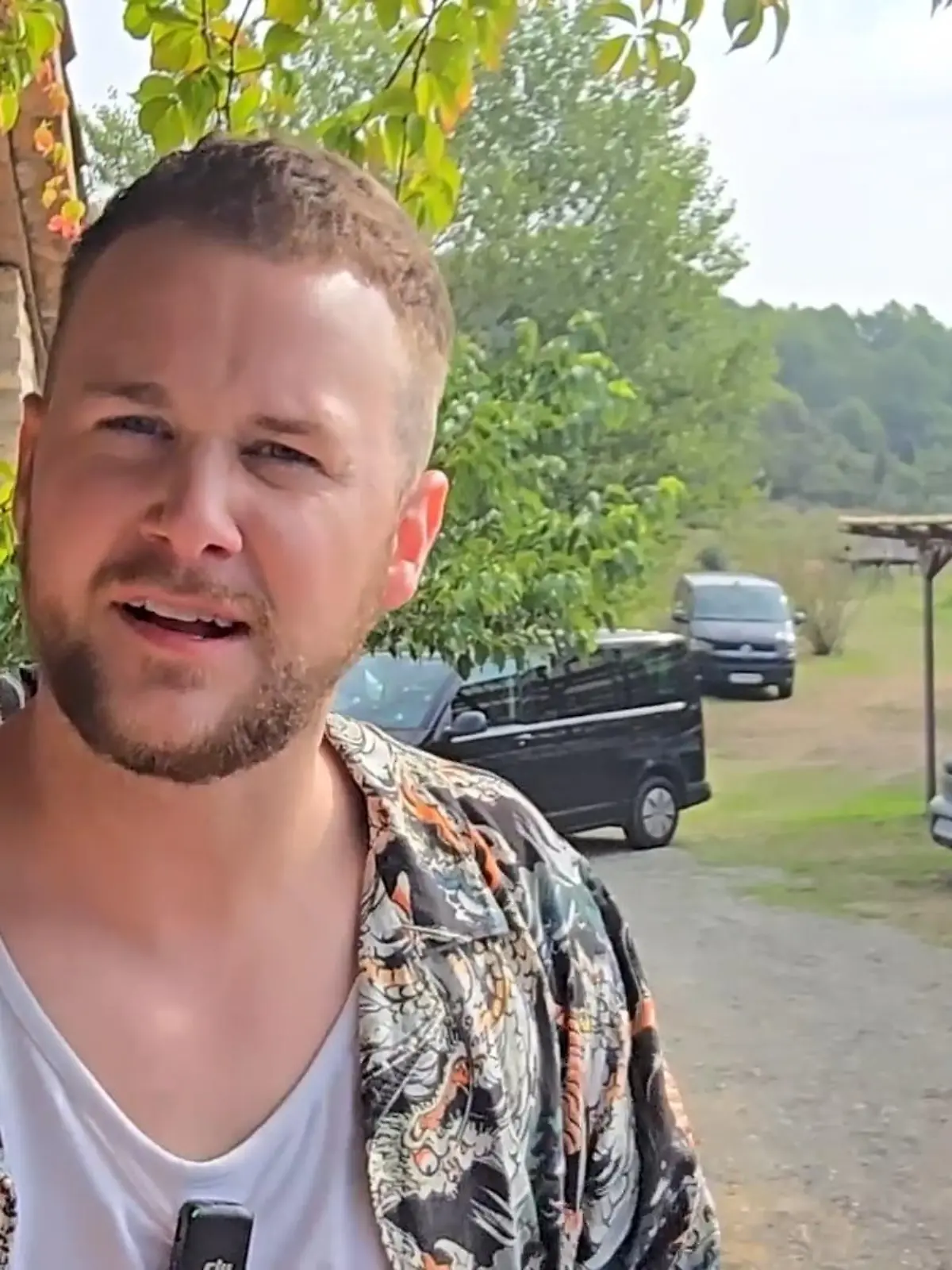 Felix van Deventer macht mit uns eine Roomtour durchs Landhaus. 