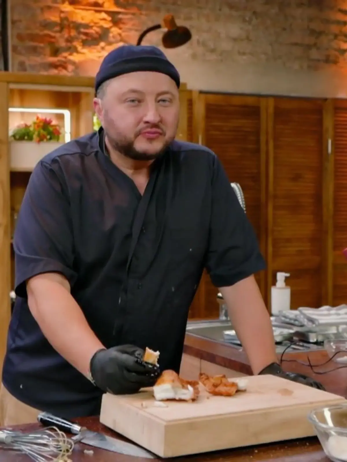 Bild zu: "Sebastian tüftelt an seiner Fish-&-Chips-Kreation"