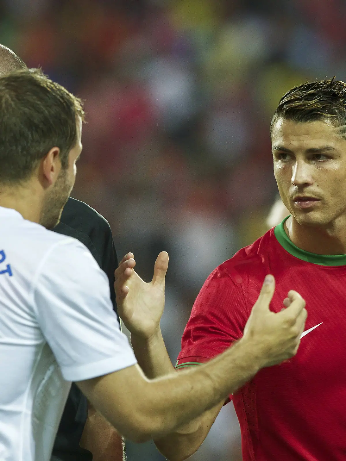 Rafael van der Vaart und Cristiano Ronaldo vor einem Freundschaftsspiel zwischen Niederlande und Portugal 2013 in Faro.