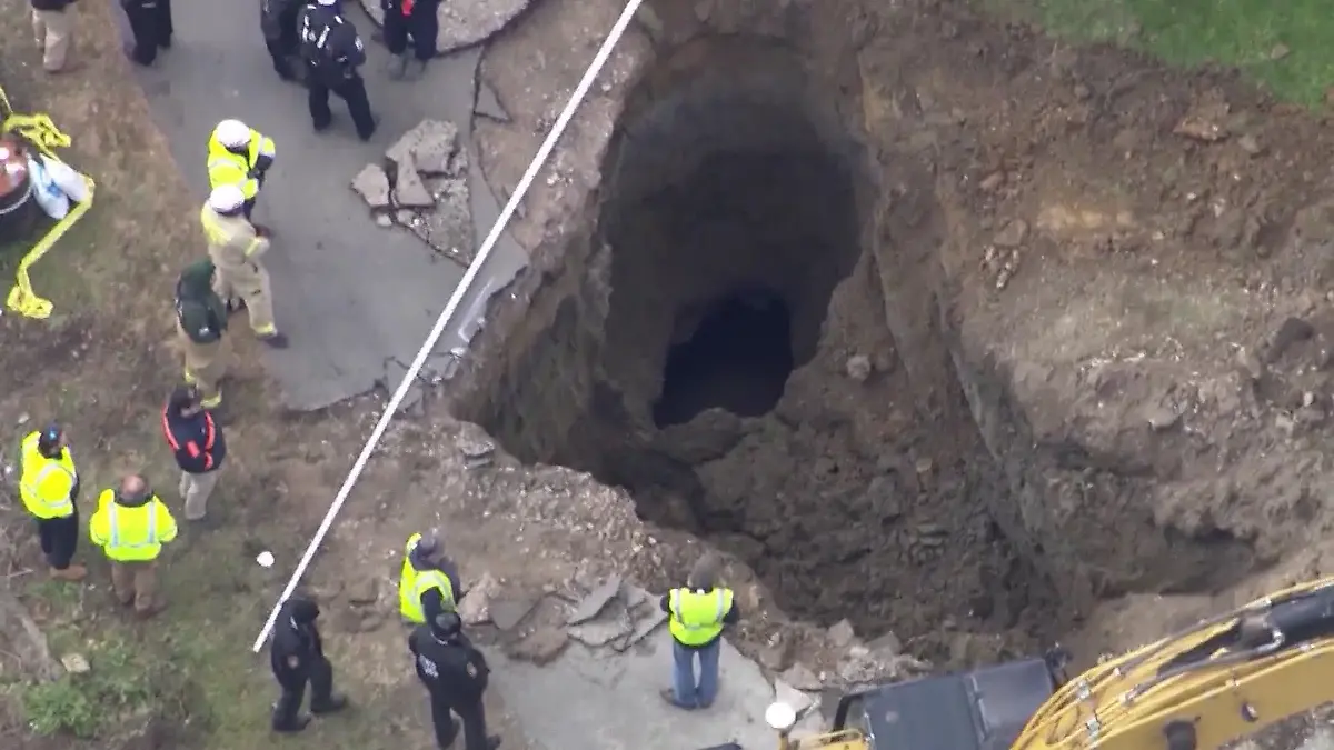 Die Rettungskräfte wissen noch immer nicht genau, wo sich die vermisste Person befindet.