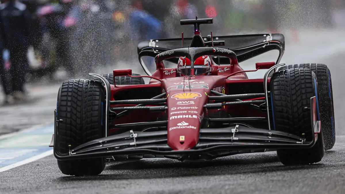 16 LECLERC Charles mco, Scuderia Ferrari F1-75, action during the Formula 1 Grand Premio del Made in Italy e dell Emilia-Romagna 2022, 4th round of the 2022 FIA Formula One World Championship, WM, Weltmeisterschaft on the Imola Circuit, from April 22 to 24, 2022 in Imola, Italy - F1 - EMILIA ROMAGNA GRAND PRIX 2022 DPPI/Panoramic PUBLICATIONxNOTxINxFRAxITAxBEL 00122010_G00D0238.JPG_