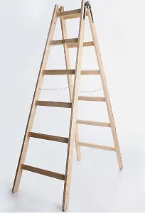 Holzleiter mit sechs Stufen