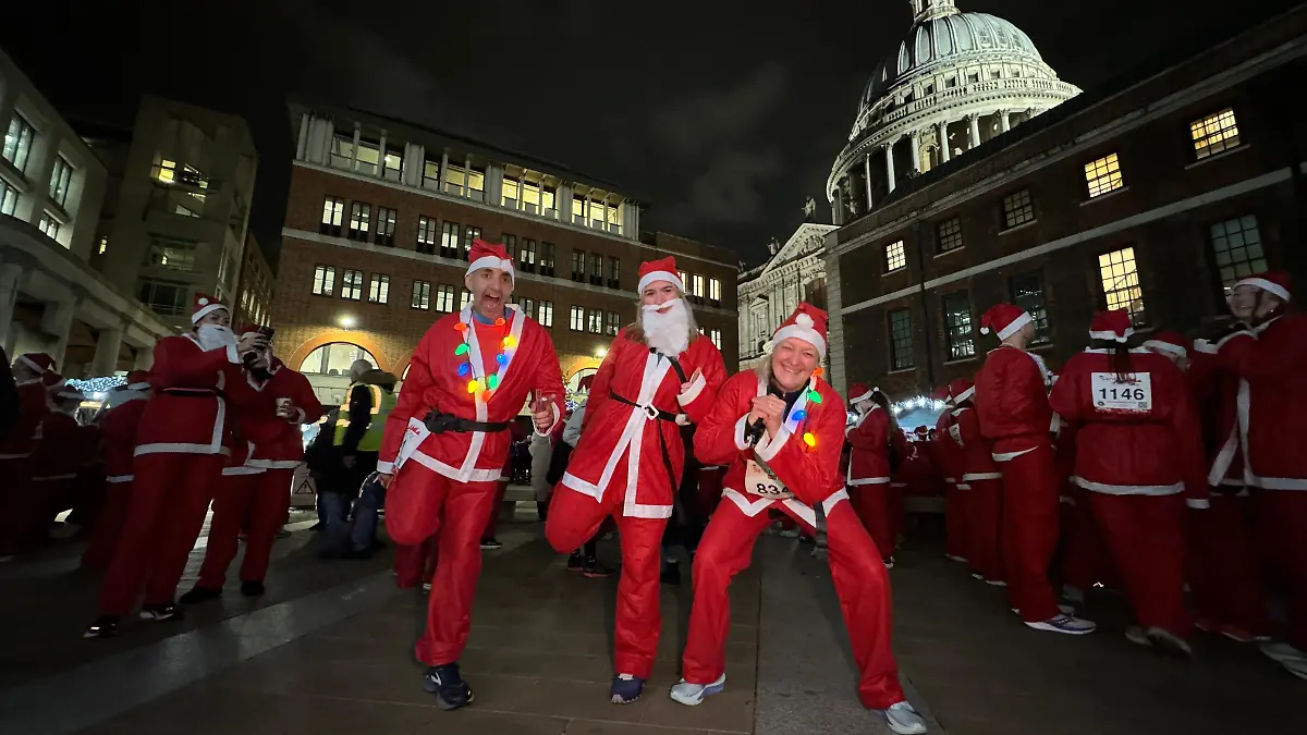 RTL-Reporterin Carolin Blatzheim beim Santa Run 2024 in London.