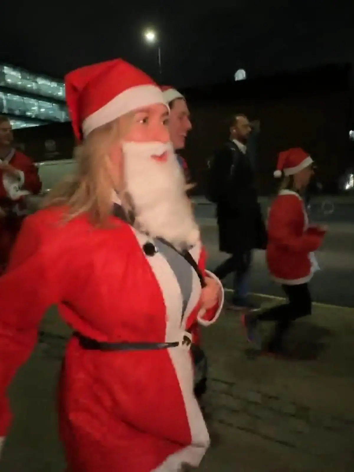 RTL-Reporterin Carolin Blatzheim bei Santa Run in London.