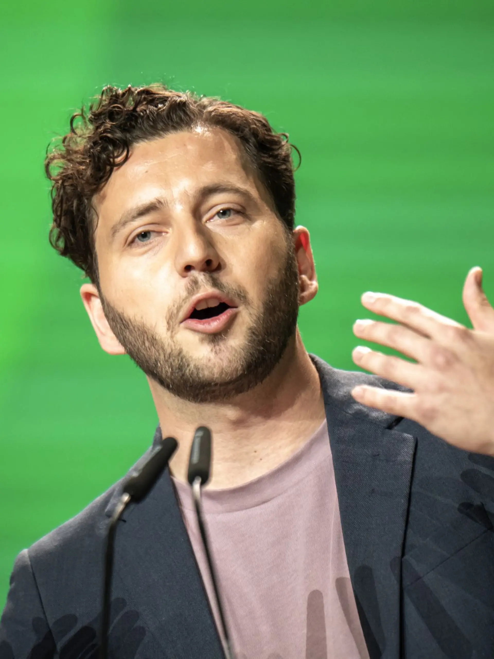Bild zu: "Grünen-Chef mit deutlichen Worten: „AfD kann ja ihr Glück kaum fassen“"