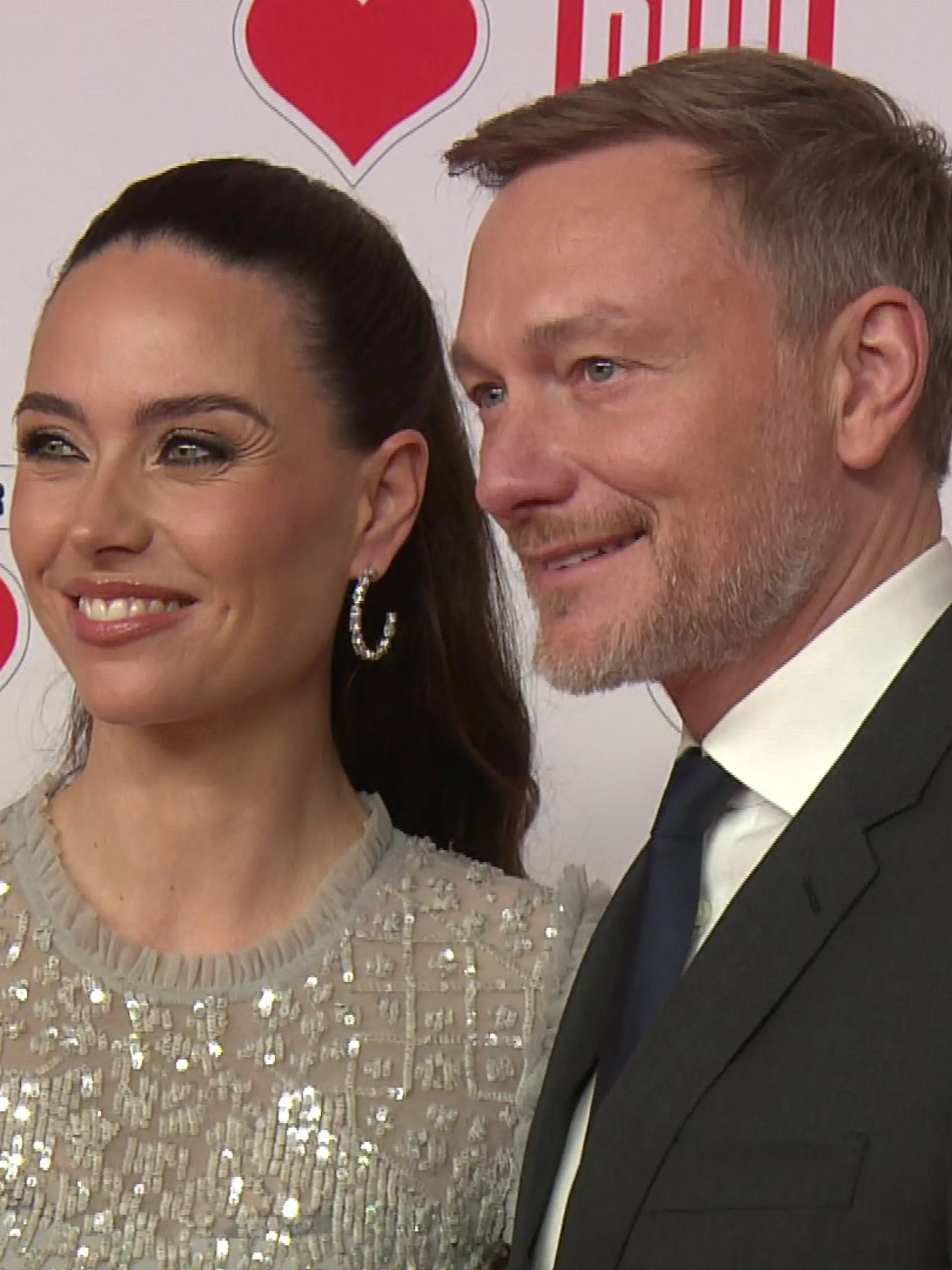 Franca Lehfeldt und Christian Lindner strahlen bei „Ein Herz für Kinder” um die Wette.