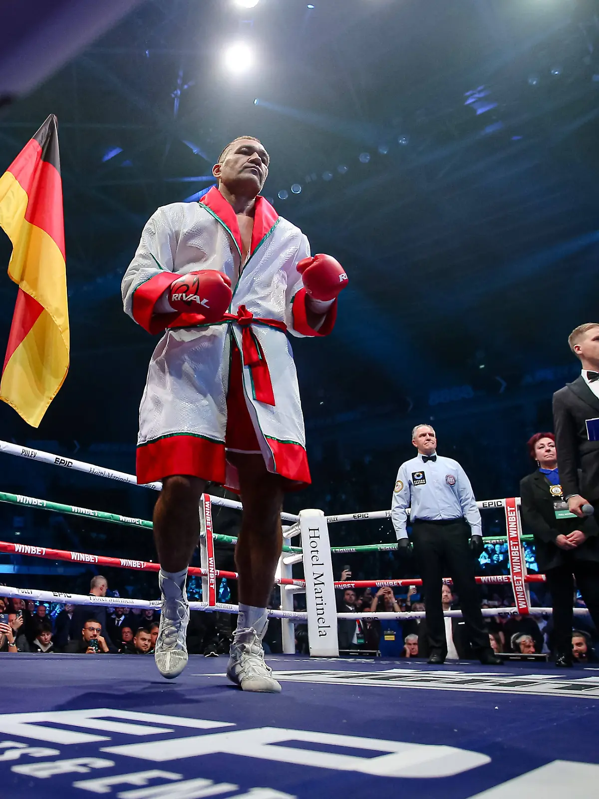Mahmoud Charr gegen Kubrat Pulev (v.) beim WM-Kampf im Schwergewicht in Sofia. 