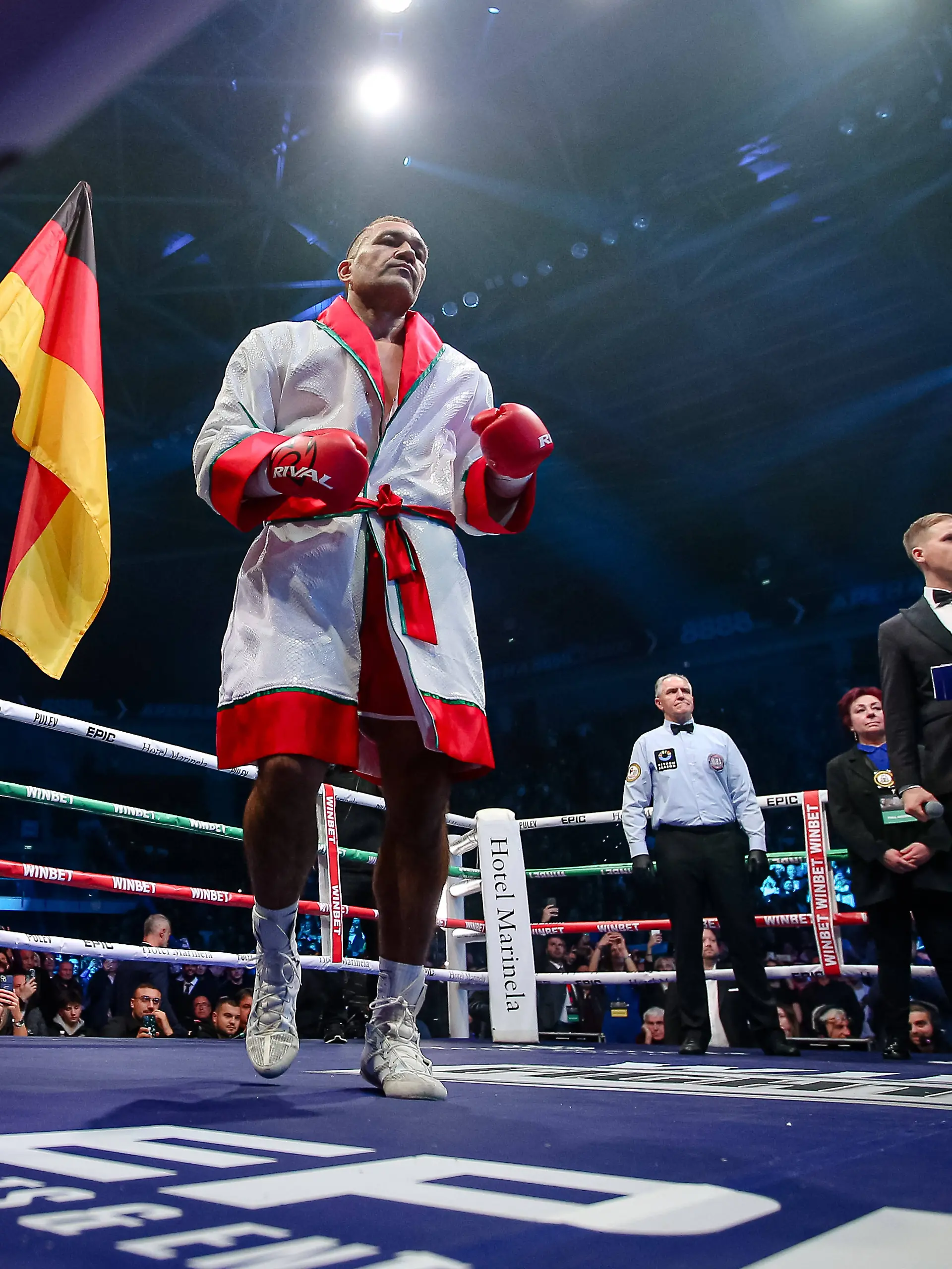 Mahmoud Charr gegen Kubrat Pulev (v.) beim WM-Kampf im Schwergewicht in Sofia. 