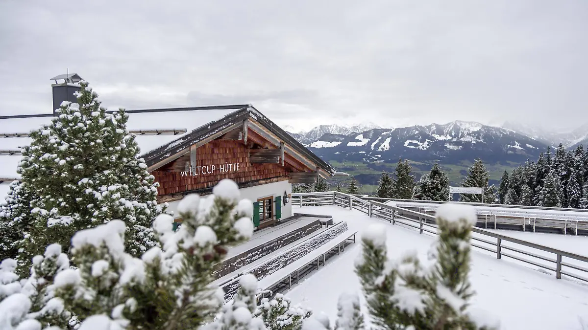 Schnee in den bayerischen Alpen Die Landschaft am Ofterschwanger Horn im Allgäu ist verschneit. Bei Schneefällen werden bis Morgen einige Zentimeter Neuschnee erwartet., Ofterschwang Bayern Deutschland *** Snow in the Bavarian Alps The landscape on the Ofterschwanger Horn in the Allgäu is covered in snow Several centimeters of fresh snow are expected by tomorrow, Ofterschwang Bavaria Germany