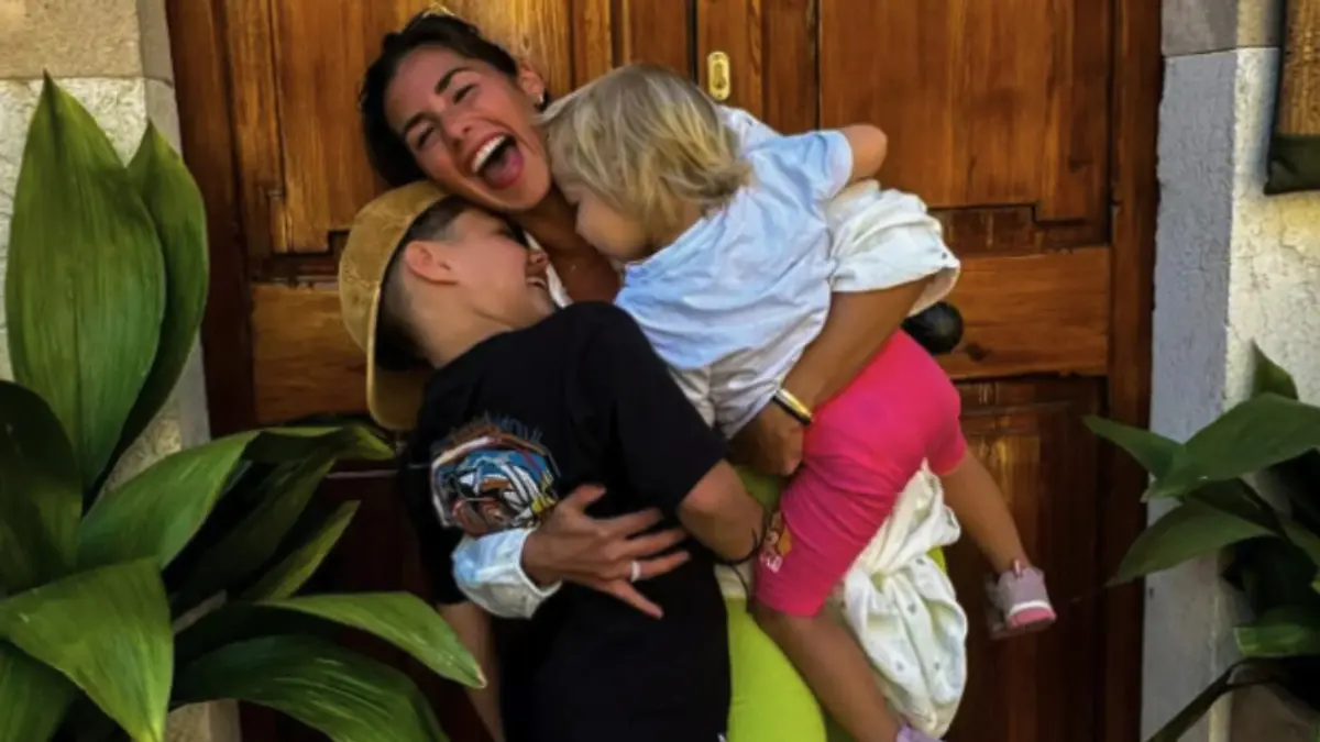 Sarah Engels mit ihren Kindern Alessio und Solea 