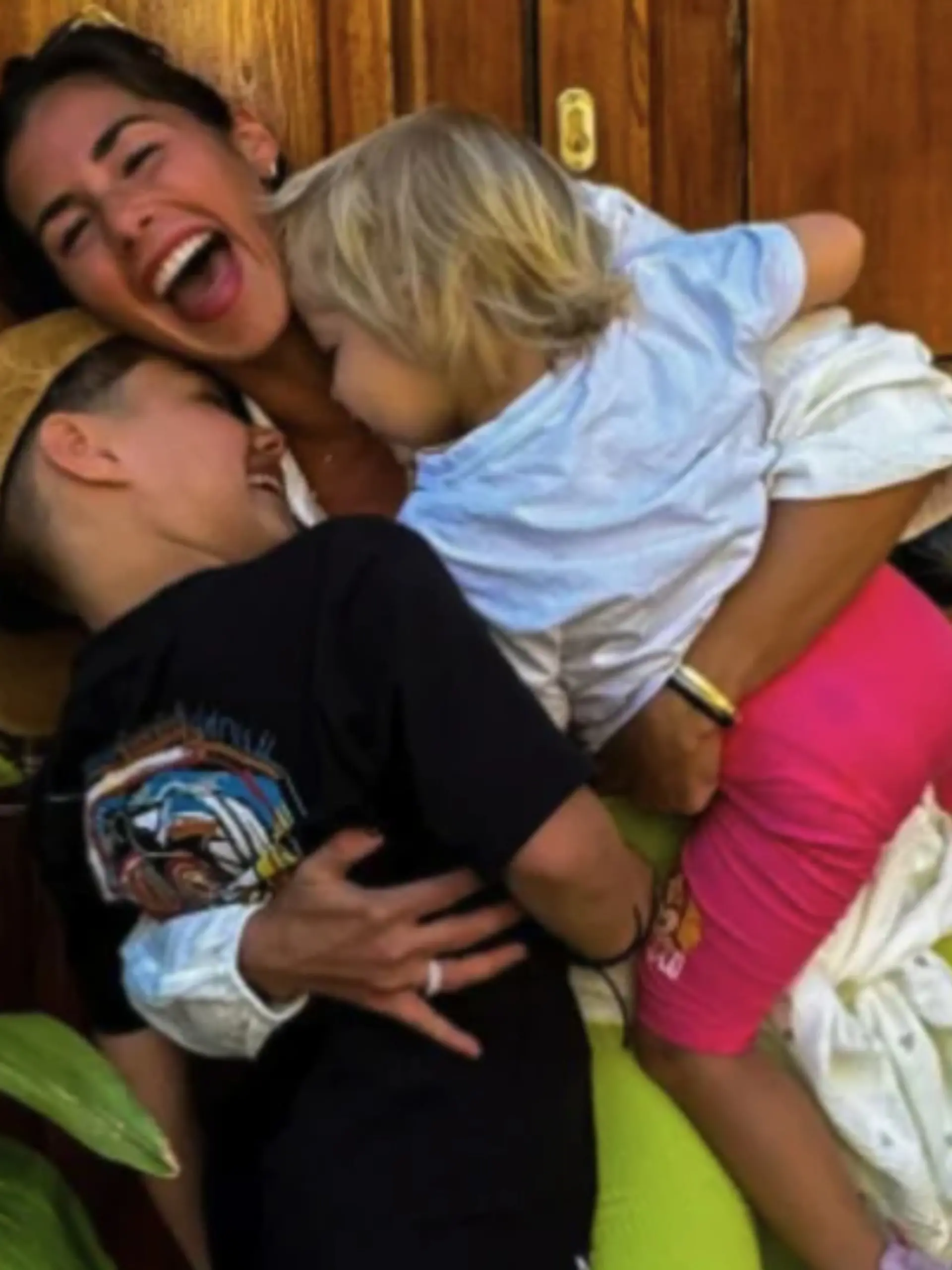 Sarah Engels mit ihren Kindern Alessio und Solea 