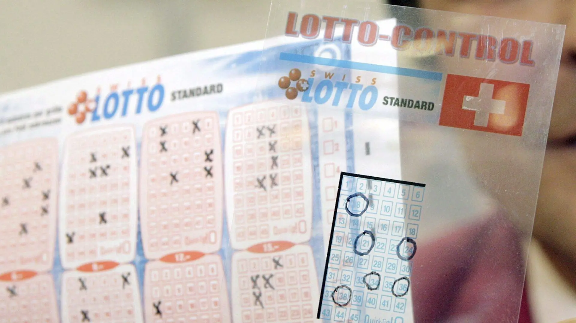 epa00986994 Swiss Jean-Marc Aviolat presents his invention, the 'Lotto Control' for easy and fast control of the lotto bulletins, at the 35th International Exhibition of Inventions, New Techniques and Products, in Geneva, Switzerland, 18 April 2007. 700 exhibitors from around the world are presenting around 1000 products hoping to catch the eye at the 35th International Exhibition of Inventions, which runs from April 18-22. EPA/SALVATORE DI NOLFI