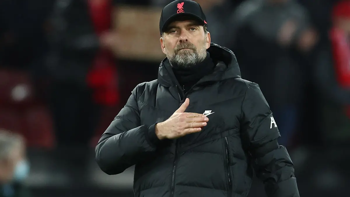 April 13, 2022, Liverpool, United Kingdom: Liverpool, England, 13th April 2022. Jurgen Klopp manager of Liverpool waves to the fans during the UEFA Champions League match at Anfield, Liverpool. Picture credit should read: Darren Staples / Sportimage Photo via Newscom picture alliance