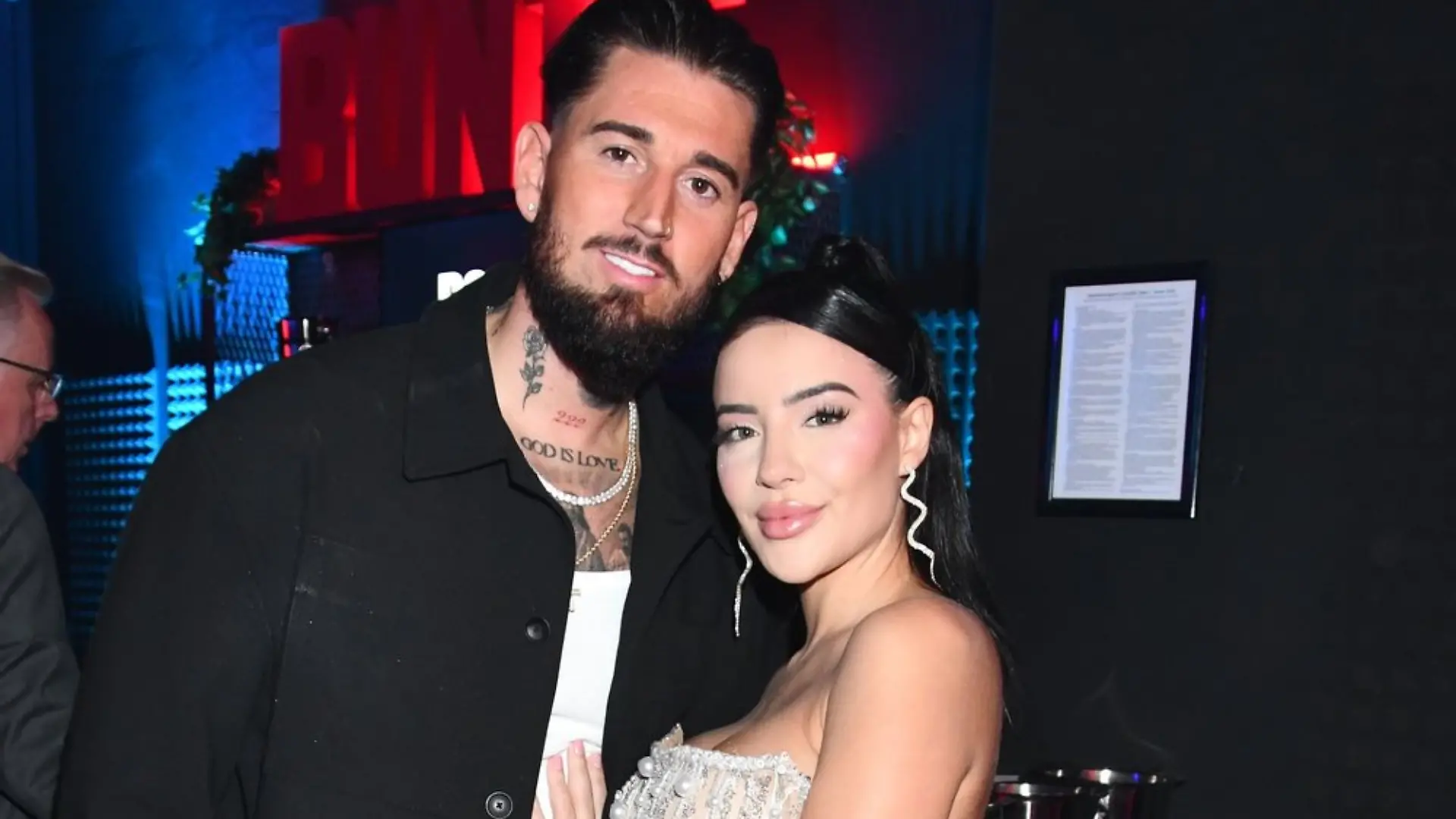 Mike Heiter (32) und Leyla Lahouar (28) hatten sich im diesjährigen Dschungelcamp kennengelernt. Kurz darauf wurden die beiden Realitystars ein Paar. Bei ihrer gemeinsamen „Promi Big Brother”-Teilnahme folgte der nächste Knüller: Heiter machte seiner Liebsten in der Show einen Heiratsantrag. - AEDT/ActionPress
