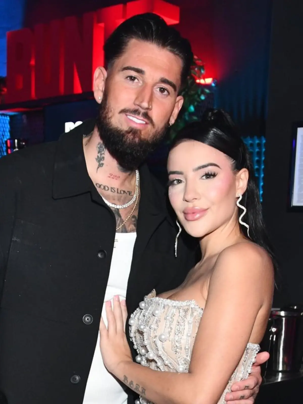 Mike Heiter (32) und Leyla Lahouar (28) hatten sich im diesjährigen Dschungelcamp kennengelernt. Kurz darauf wurden die beiden Realitystars ein Paar. Bei ihrer gemeinsamen „Promi Big Brother”-Teilnahme folgte der nächste Knüller: Heiter machte seiner Liebsten in der Show einen Heiratsantrag. - AEDT/ActionPress