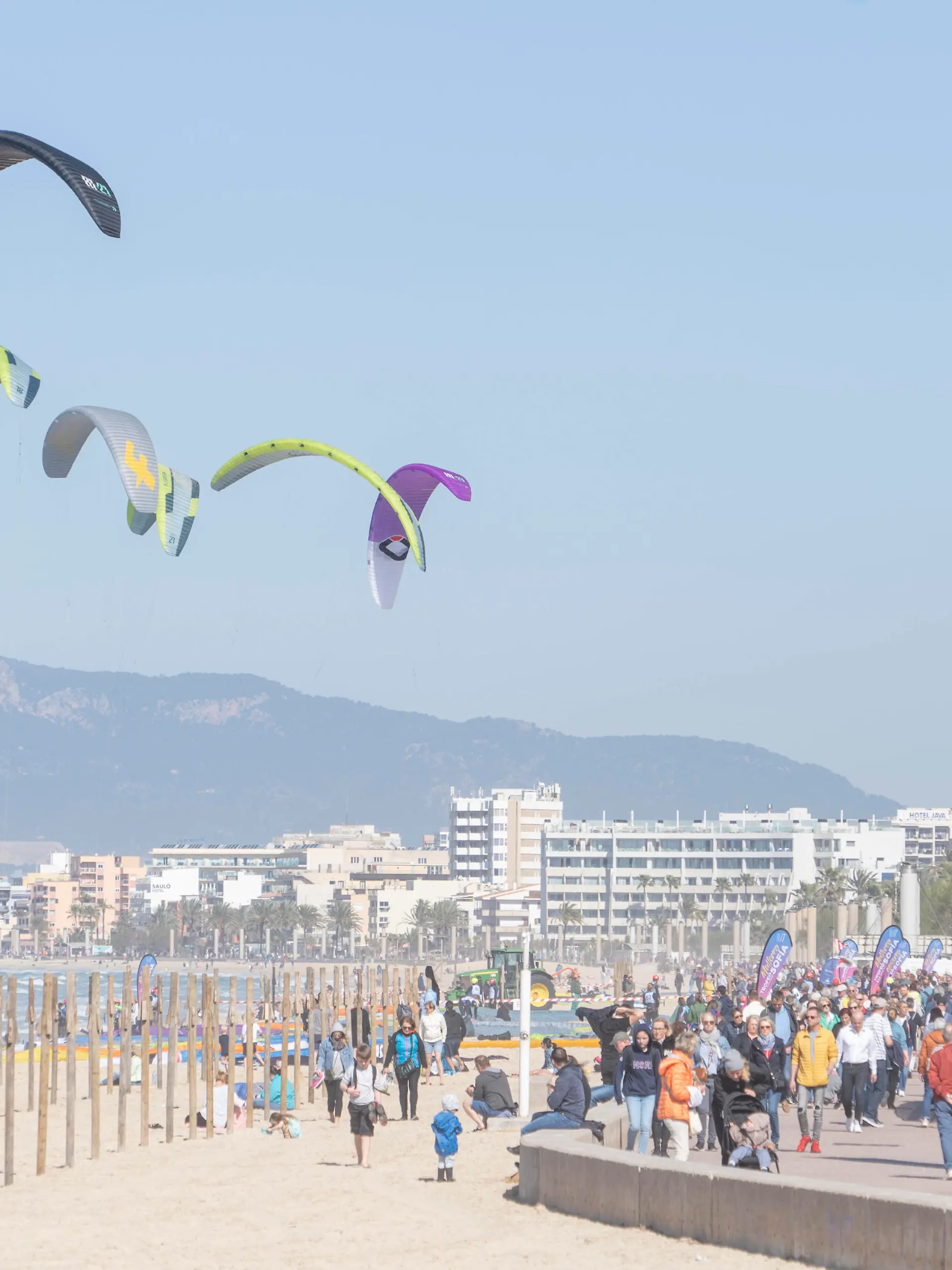  Eindrücke vom Strand in Playa de Palma auf der Insel Mallorca zum Saisonstart 2022 kurz vor den Osterferien Eindrücke vom Strand in Playa de Palma auf der Insel Mallorca zum Saisonstart 2022 kurz vor den Osterferien , Palma Mallorca Spanien Plaja de Palma *** Impressions of the beach in Playa de Palma on the island of Mallorca to start the season 2022 just before the Easter vacations Impressions of the beach in Playa de Palma on the island of Mallorca to start the season 2022 just before the Easter vacations , Palma Mallorca Spain Plaja de Palma