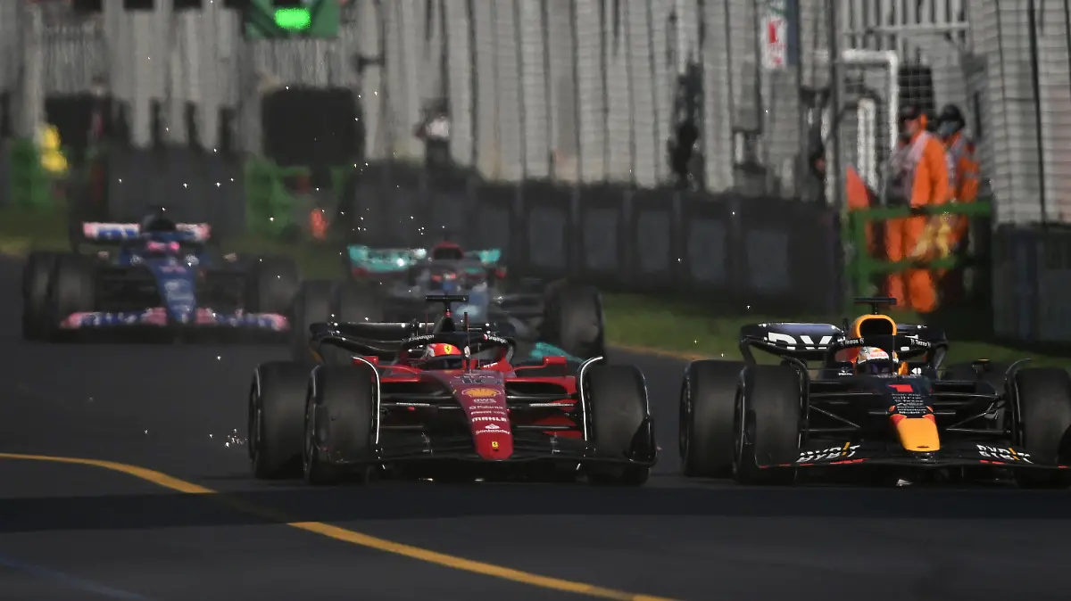 10th April 2022, Albert Park, Melbourne, Australia; FIA Formula 1 Australian Grand Prix, Race Day: Charles Leclerc of Monaco and Ferrari and Max Verstappen of the Netherlands and Red Bull Racing compete for the lead after a safety car during the Australian Grand Prix