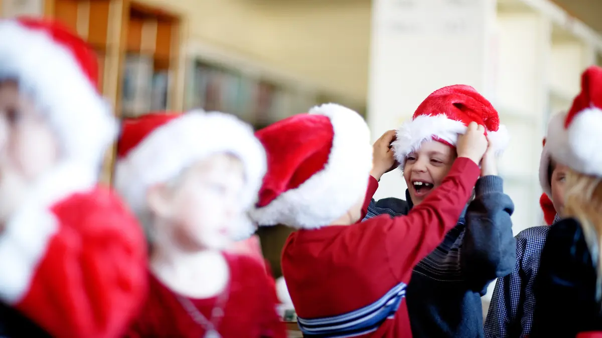 Nikolaus, Christkind, Osterhase und Co. fördern die kindliche Fantasie, erklärt der Psychologe. Für die Auflösung dieser Illusion sei nur den Eltern vorbehalten.