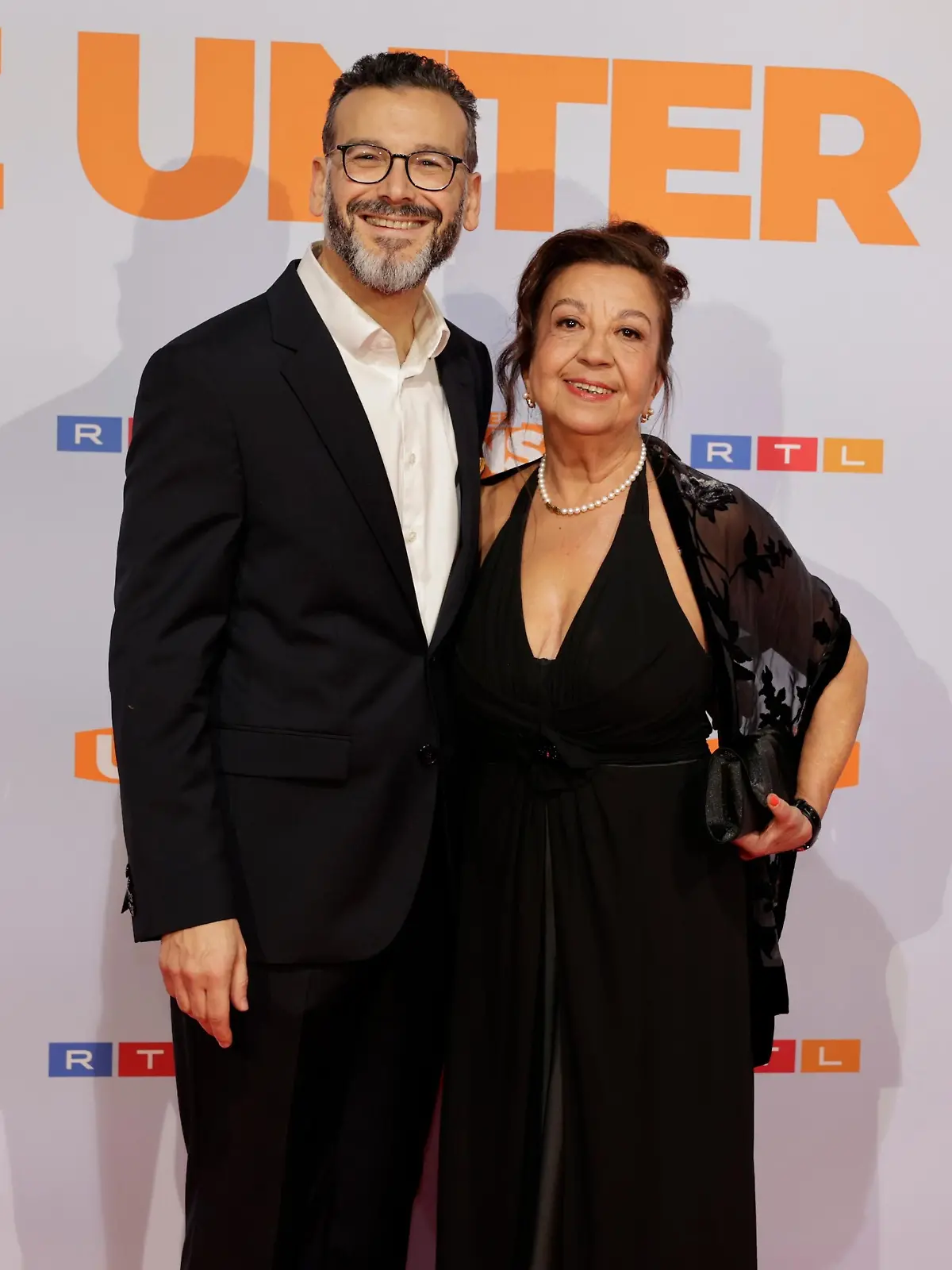 Mehmet Kucak (spielt Ferhat Gülek) und Lilay Huser (spielt „Nuray Gülek)