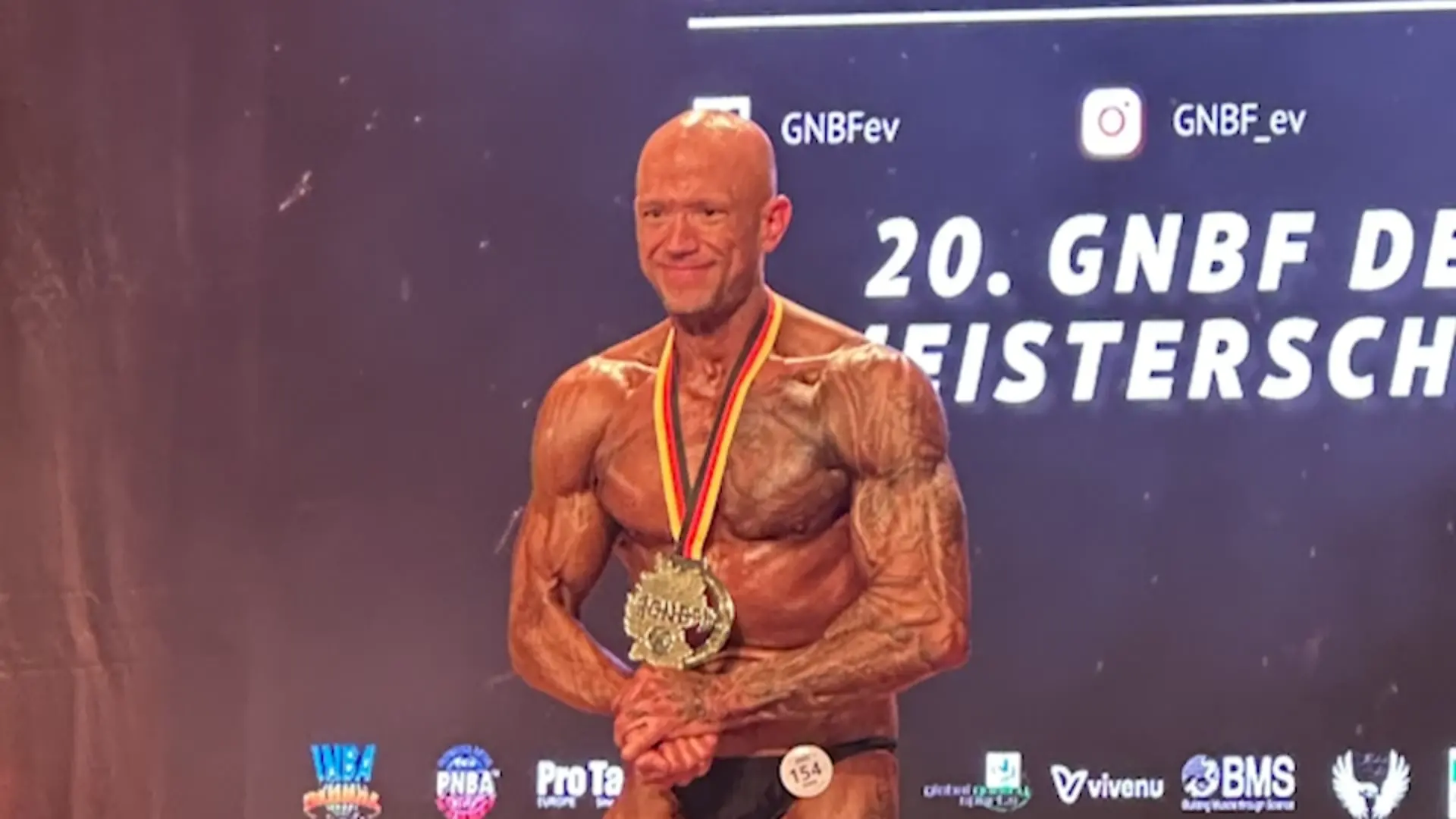 Mario Püttschneider aus Damme gewinnt den deutschen Meistertitel im Natural Bodybuilding.