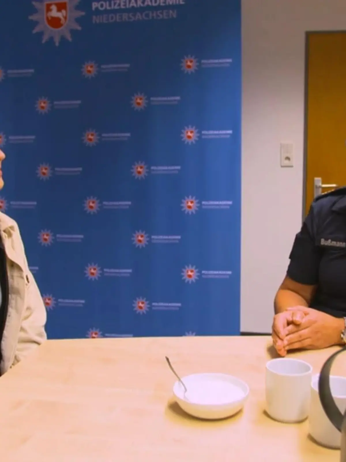 Bild zu: "Inside Polizeibewerbung – besteht unsere Reporterin den Aufnahmetest?"