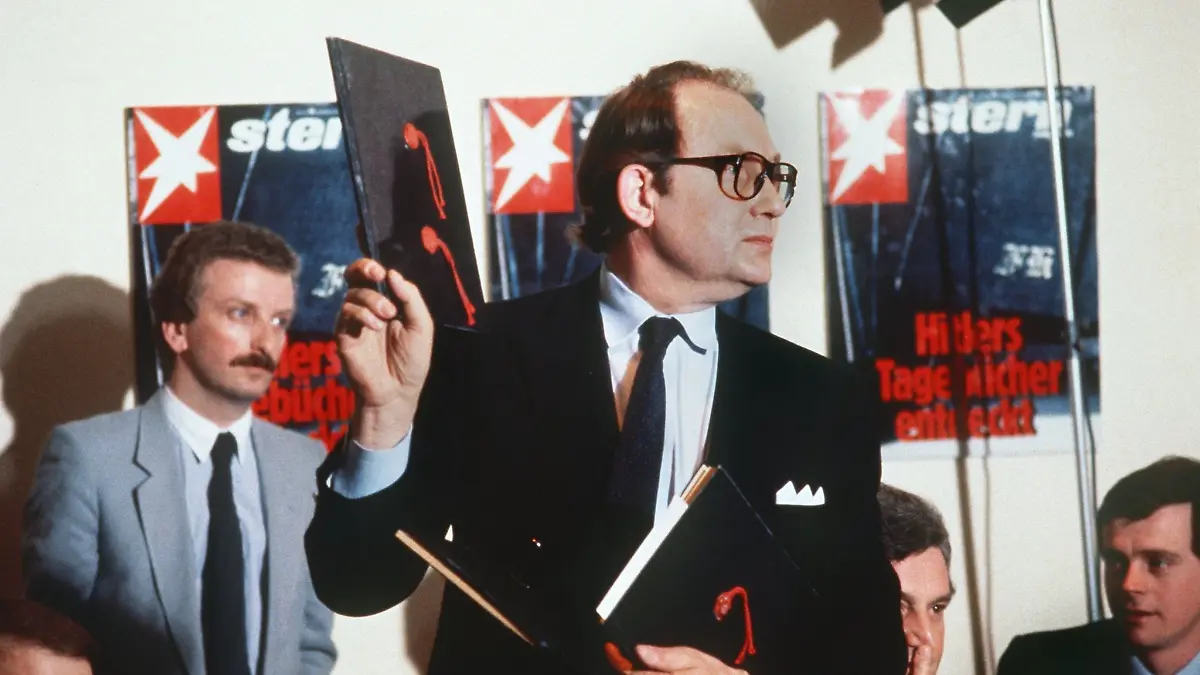 Stern-Reporter Gerd Heidemann präsentierte 1983 auf einer Pressekonferenz des Hamburger Magazins Stern die angeblichen Hitler-Tagebücher. (Archivbild)