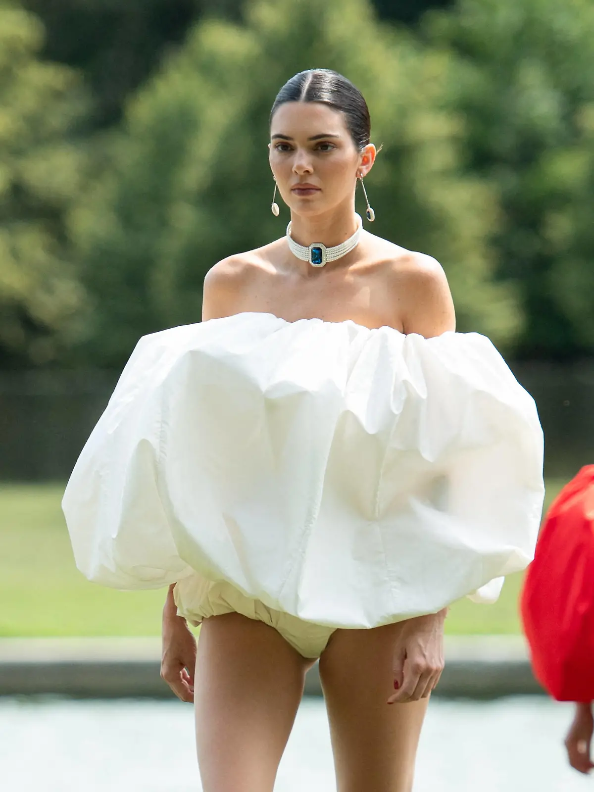 PFW Jacquemus Kendall Jenner Kendall Jenner walks the runway during the Jacquemus Fashion Show as part of Paris Fashion Week in Paris, France on June 26, 2023. Photo by Aurore Marechal/ABACAPRESS.COM Paris France PUBLICATIONxNOTxINxFRAxSPAxUKxUSAxBELxPOL Copyright: xMarechalxAurore/ABACAx 858468_007 MarechalxAurore/ABACAx 858468_007