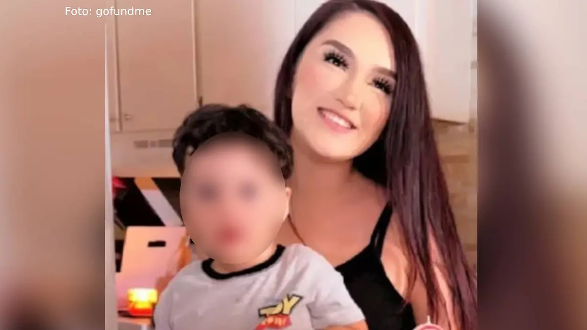 Jessinya Mina mit ihrem Sohn 