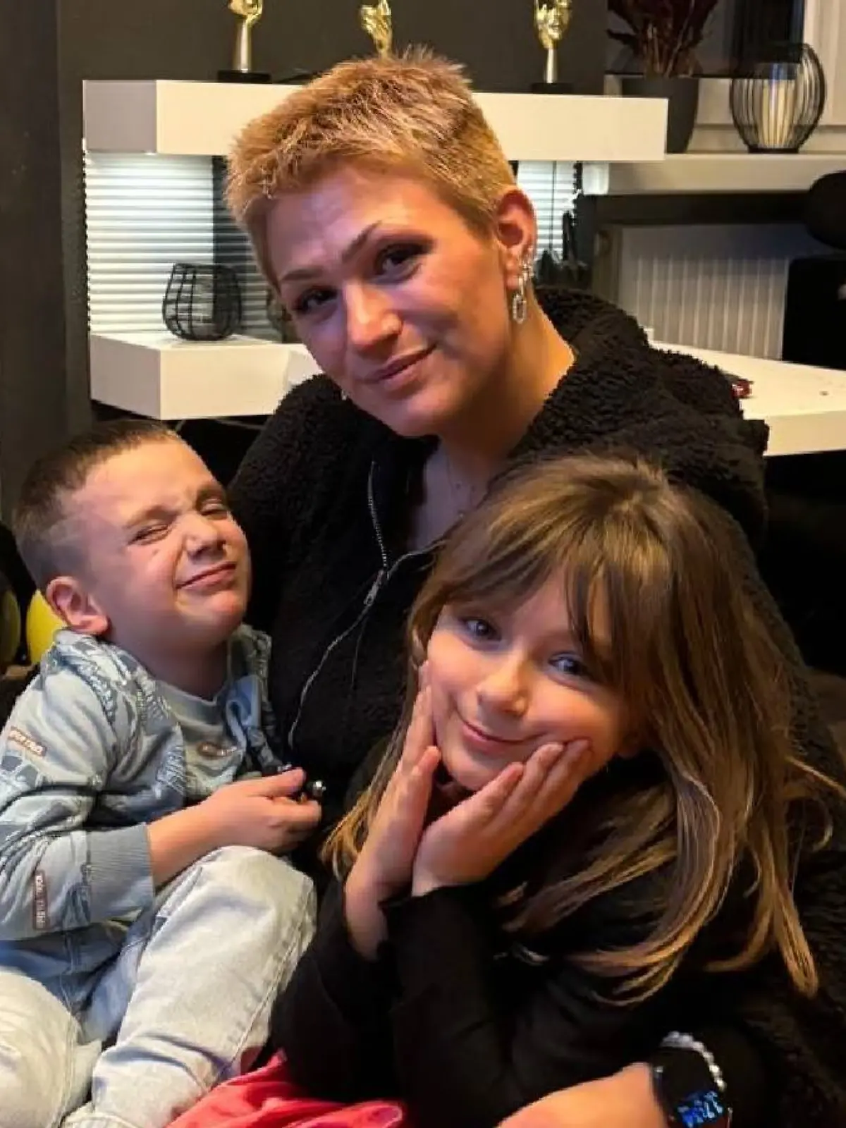 Aliena (25) hat das seltene Stiff-Person-Syndrom.