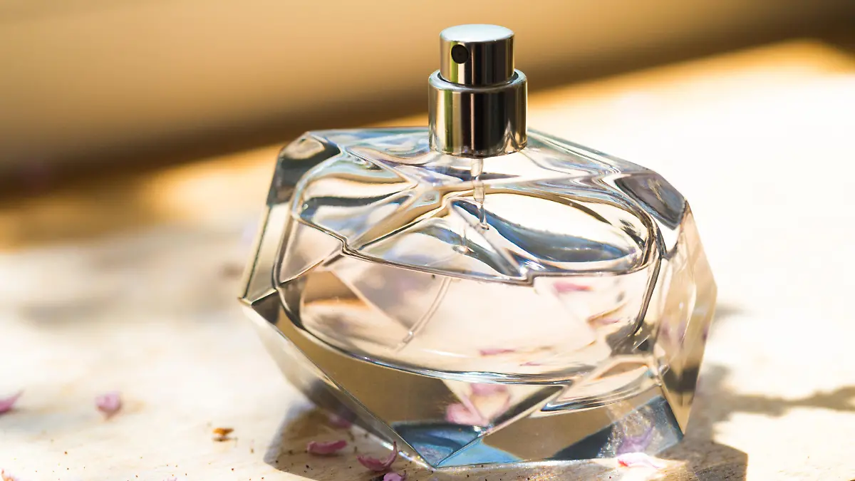 perfume bottle in the sun - Image. xkwx beauty, sun, fragrance, perfume, fresh, spray, background, bottle, beautiful, summer, scent, glamour, elegance, cologne, transparent, essence, smell, sunlight, liquid, aroma, care, luxury, glass, perfumery, light, fashion, cosmetic, shadow, different, elegant, feminine, sprayer, scented, shapes, unisex, fragrant, container, object, freshness, shine, table, parfume, colorful, white, aromatherapy, style, marble, long, stylish