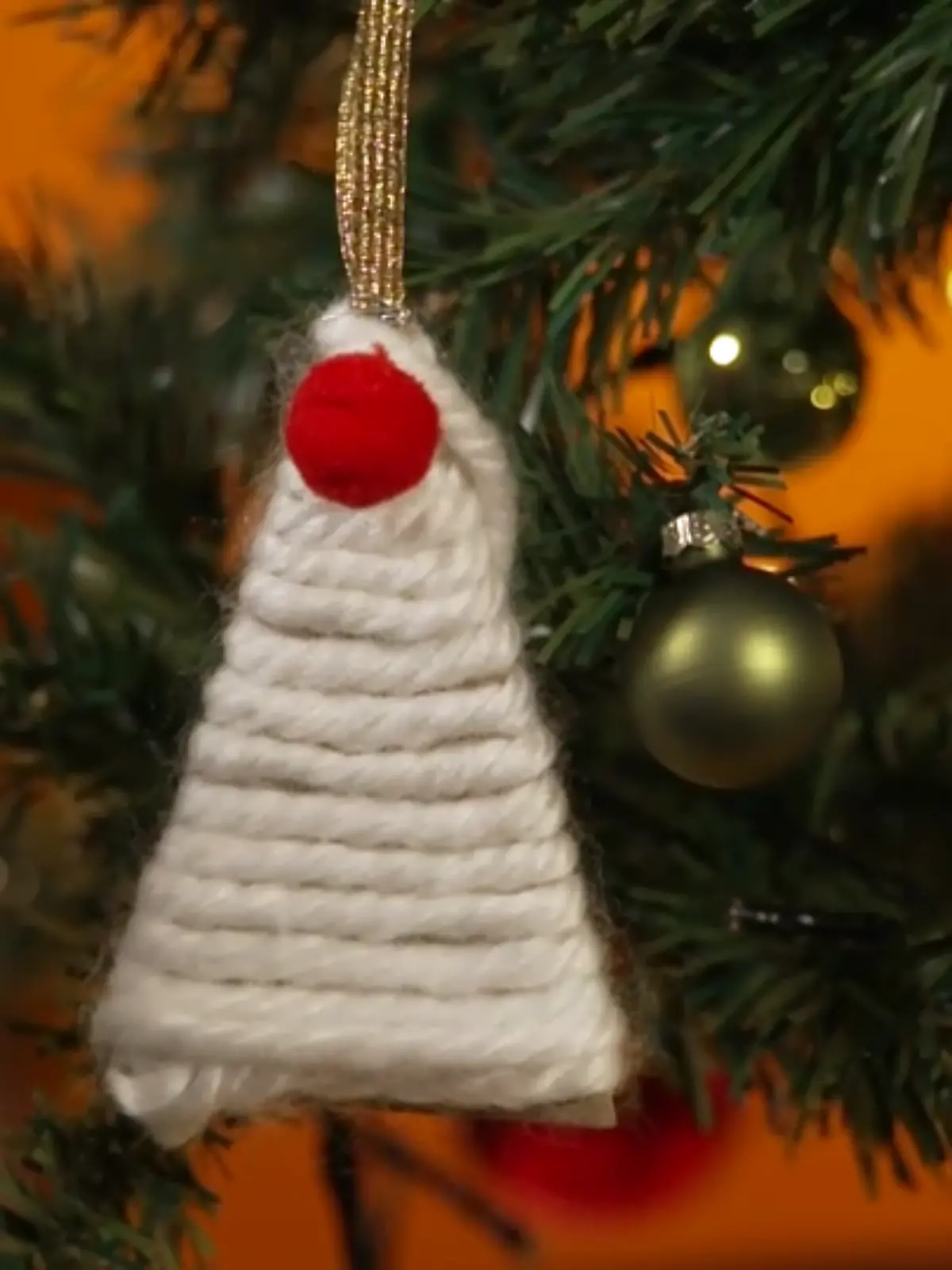 Bild zu: "Dieser DIY-Baumschmuck ist nachhaltig, günstig UND hübsch!"