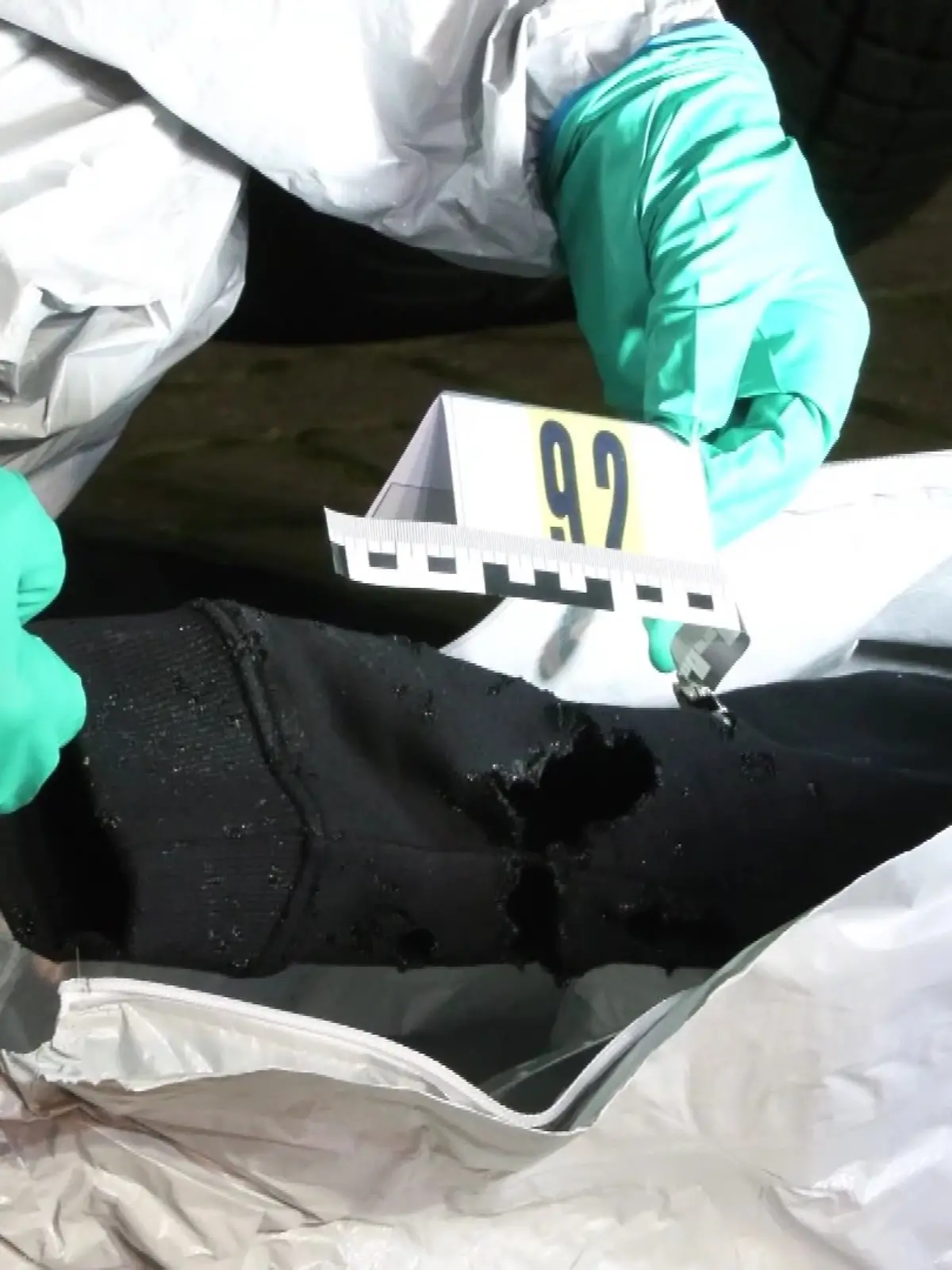 In Kaarst ist am Mittwoch (11. Dezember) ein Mann auf dem Gelände einer Waschstraße mit einer unbekannten Flüssigkeit übergossen worden. War es ein Säureangriff? 
