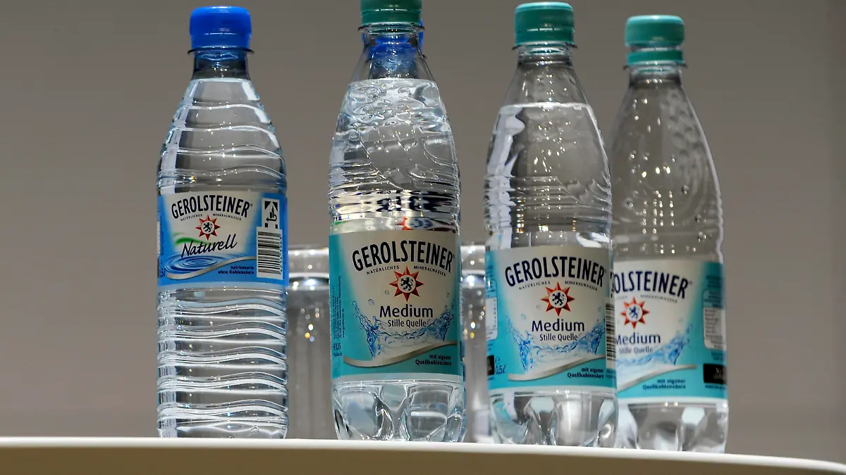 Gerolsteiner Mineralwasser,Getraenke,Wasser,Trinkwasser,Sprudel,PET Flaschen. Deutscher Skiverband-Medientag,DSV am 28.10.2009.