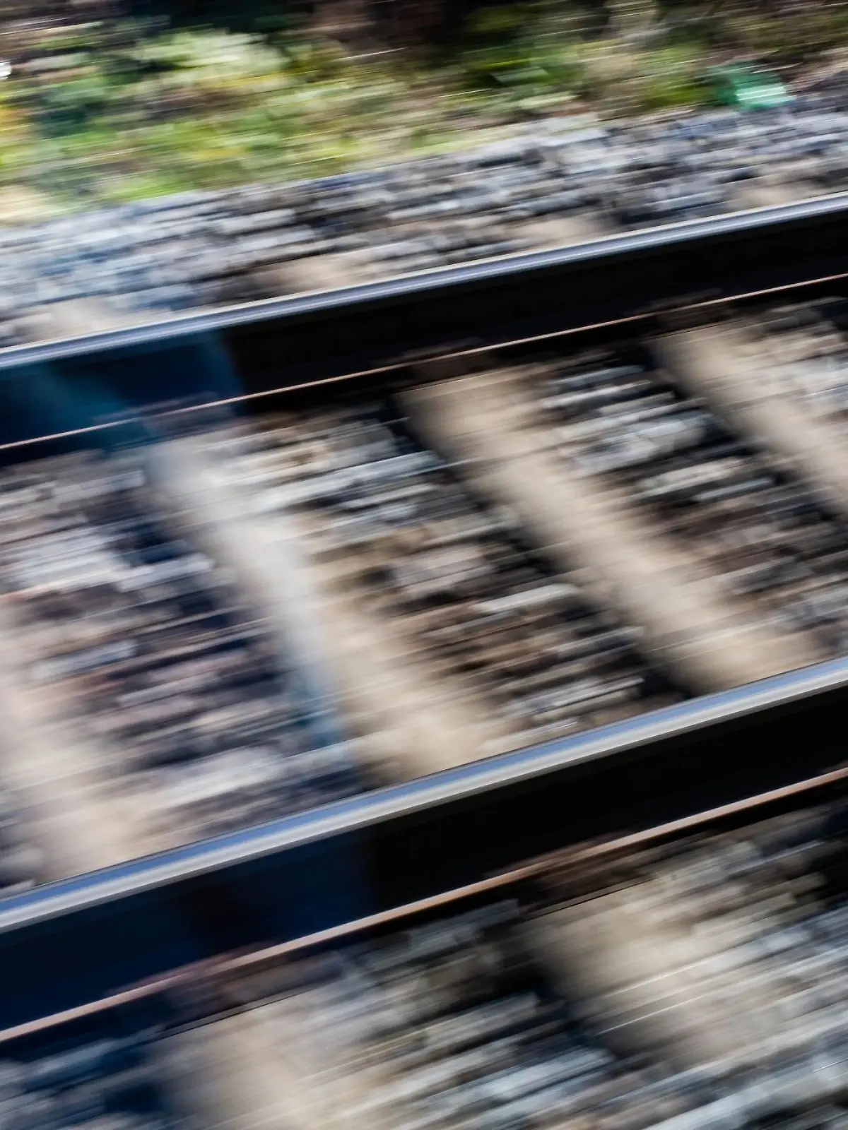 Bild zu: "Lokomotive erfasst Auto an Bahnübergang – Autofahrer (59) stirbt
"