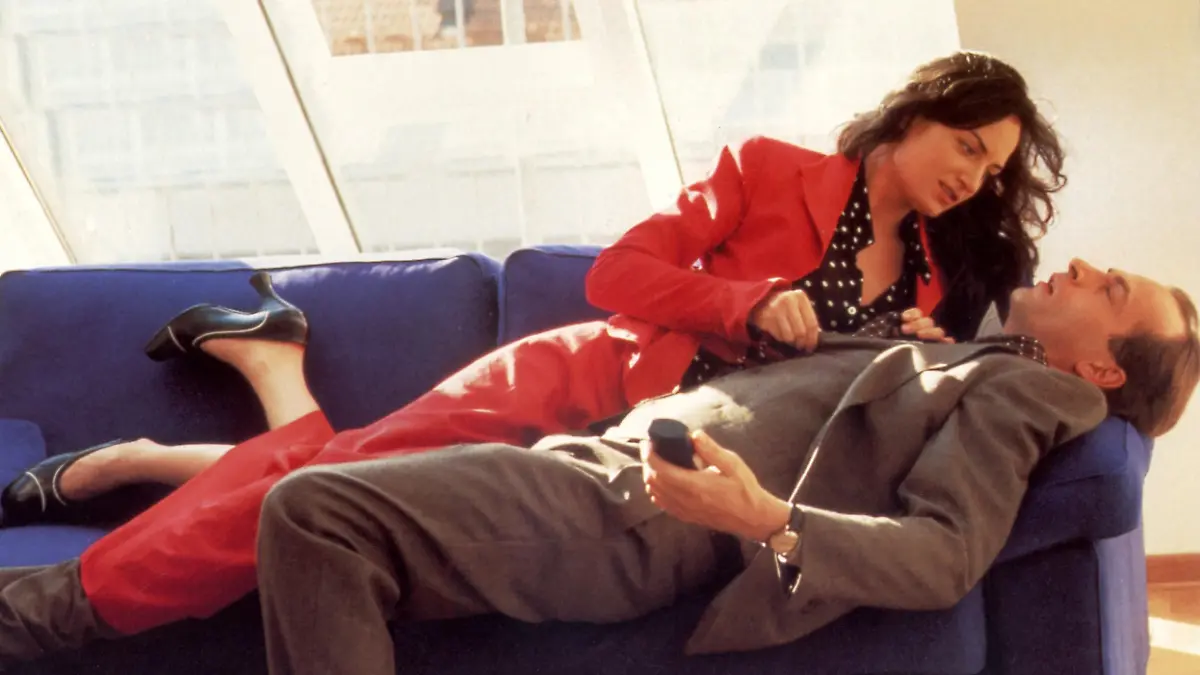 Irren ist männlich, (IRREN IST MÄNNLICH) D 1996, Regie: Sherry Hormann, NATALIA WÖRNER, HERBERT KNAUP, Stichwort: Couch, Sofa