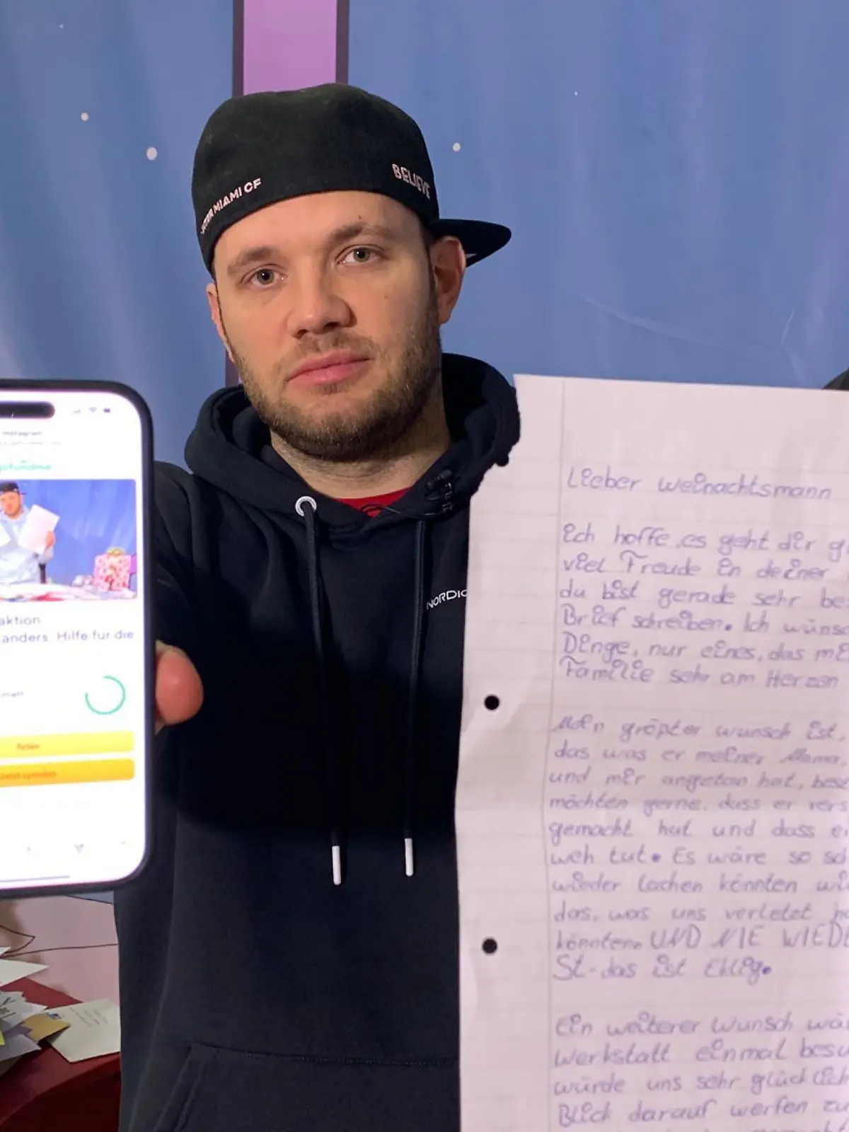 Bild zu: "Influencer deckt Kindesmissbrauch in Fan-Post auf – unerwartete Welle der Hilfsbereitschaft!"