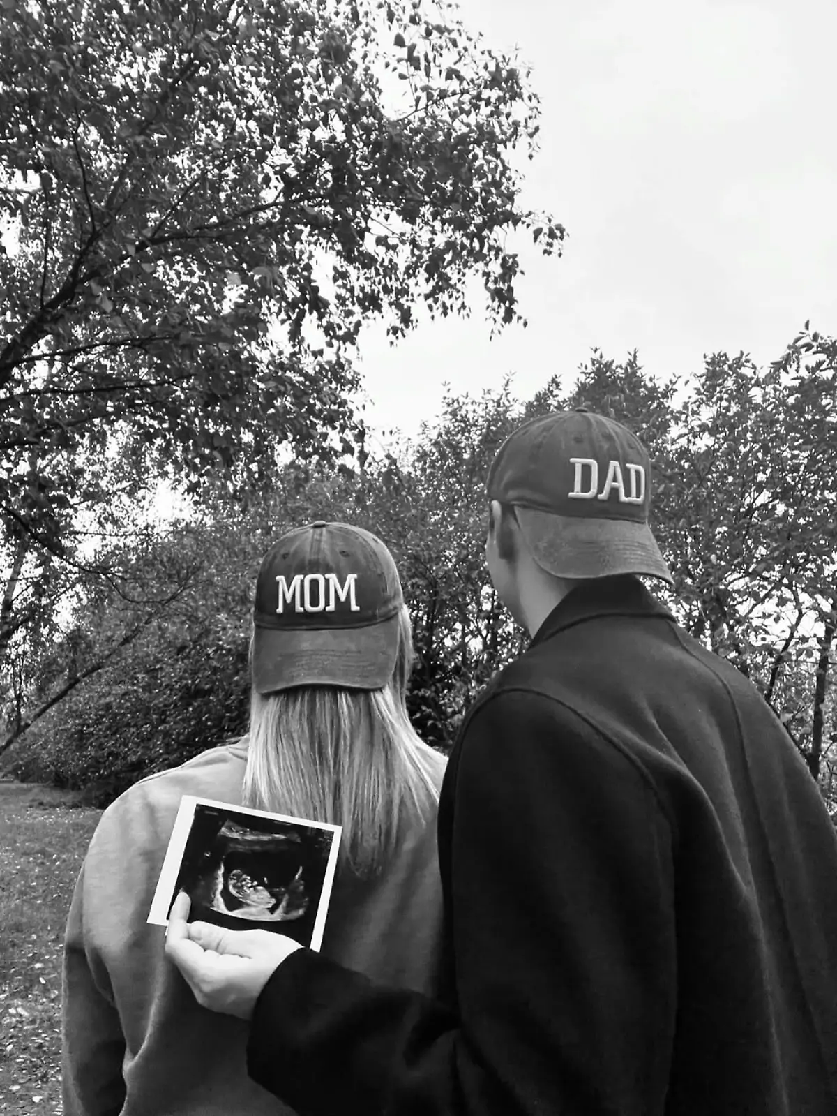 
Jerry Tollbring (r) und seine Freundin Nora Mörk erwarten ihr erstes Kind.