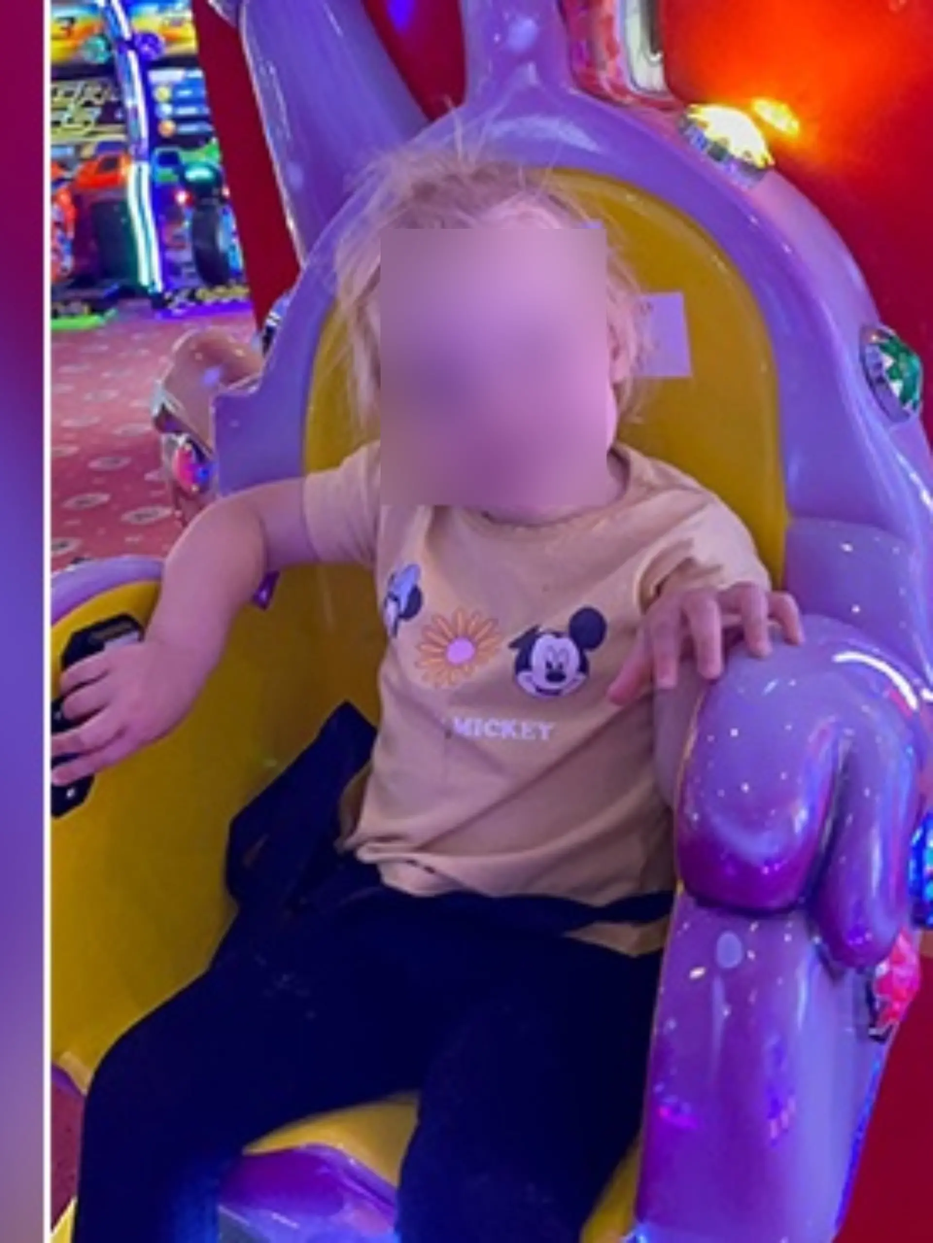 Wie bei einem Familienausflug hat ein Pärchen einen Buggy mit einem Mädchen tagelang durch die Gegend geschoben. Nur: Die zweijährige Isabella war tot. Jetzt wurde das Paar verurteilt.