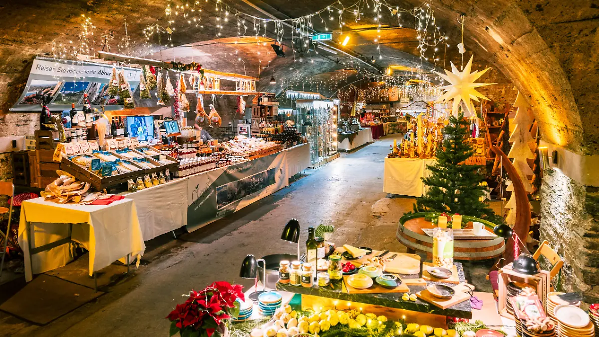 Der unterirdische Weihnachtsmarkt in den Weinkellern des Moselorts Traben-Trarbach
